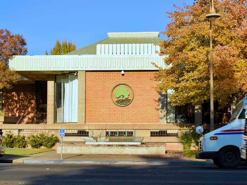Street view of Chico CA's city hall where LPS assists local Chico lawyers with records retrieval and other litigation support services