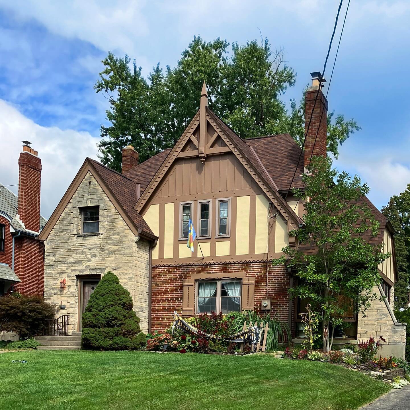 Today we&rsquo;re exploring some of the beautiful residential streets of Pleasant Ridge! This is a vibrant, walkable neighborhood approximately 9 miles from downtown Cincinnati, boasting affordable housing, award-winning parks and a lively mix of ind
