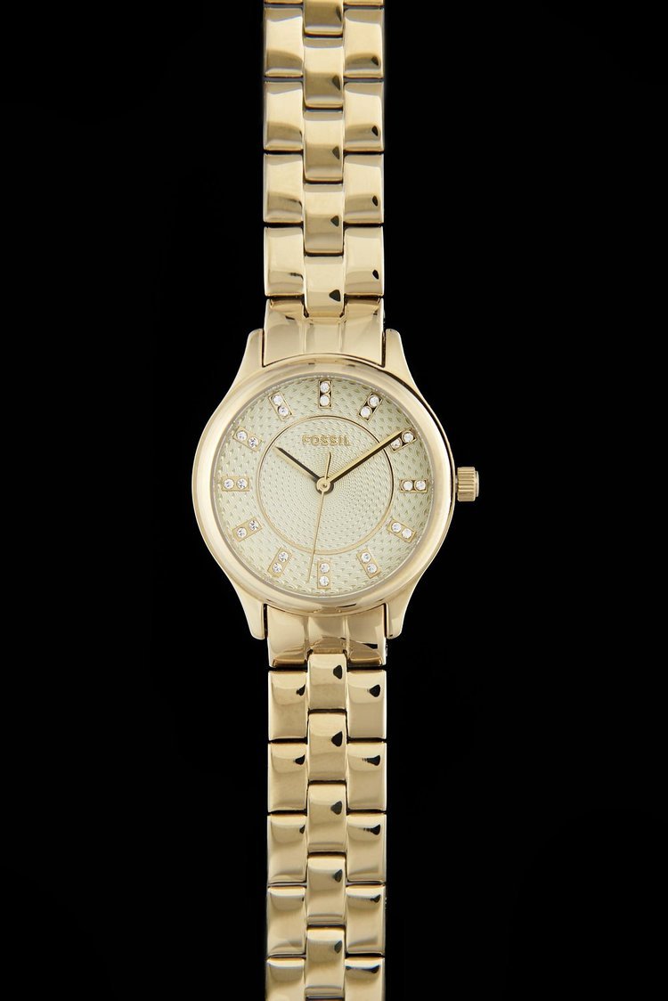 A gold-tone watch with a white dial, perfect for adding a touch of elegance to any outfit.jpg