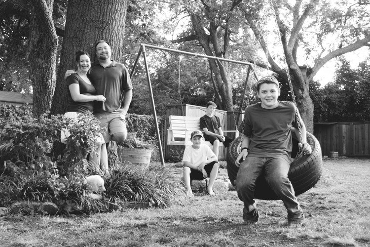 An outdoor family portrait in black and white, taken in the backyard.jpg
