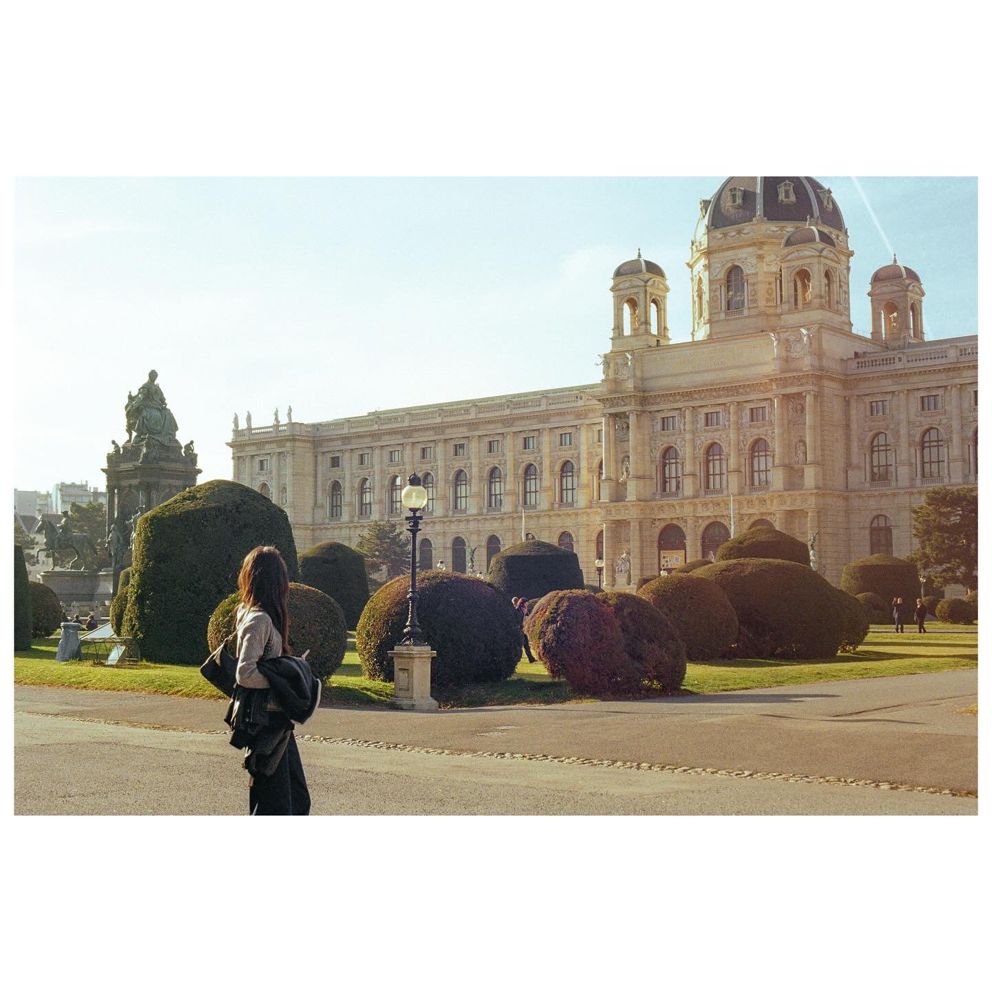 Outdoors Vienna
(1,4,5 gold 200)
(2,3,6,7 portra 800)
March 4th
————————————
Nikon N80
@nikonusa
#madewithlightroom
#madewithkodak
#nikon #portra400 #portra800 #austria #vienn