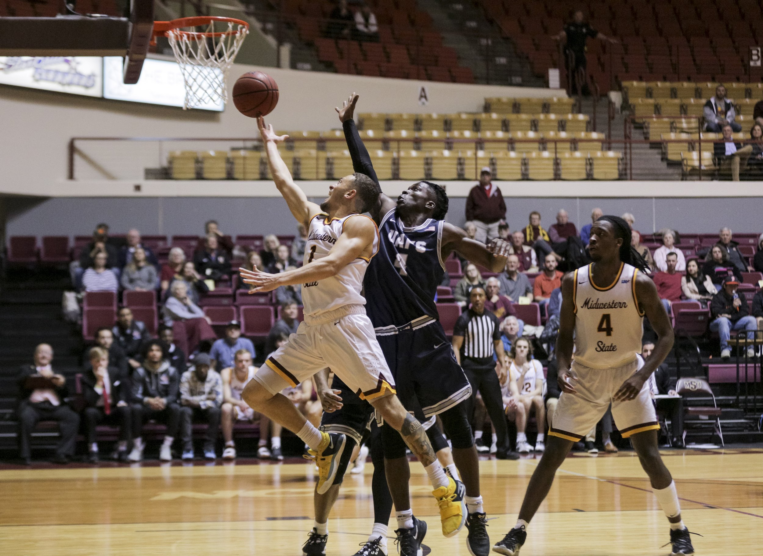 elijah_lee_layup.jpg