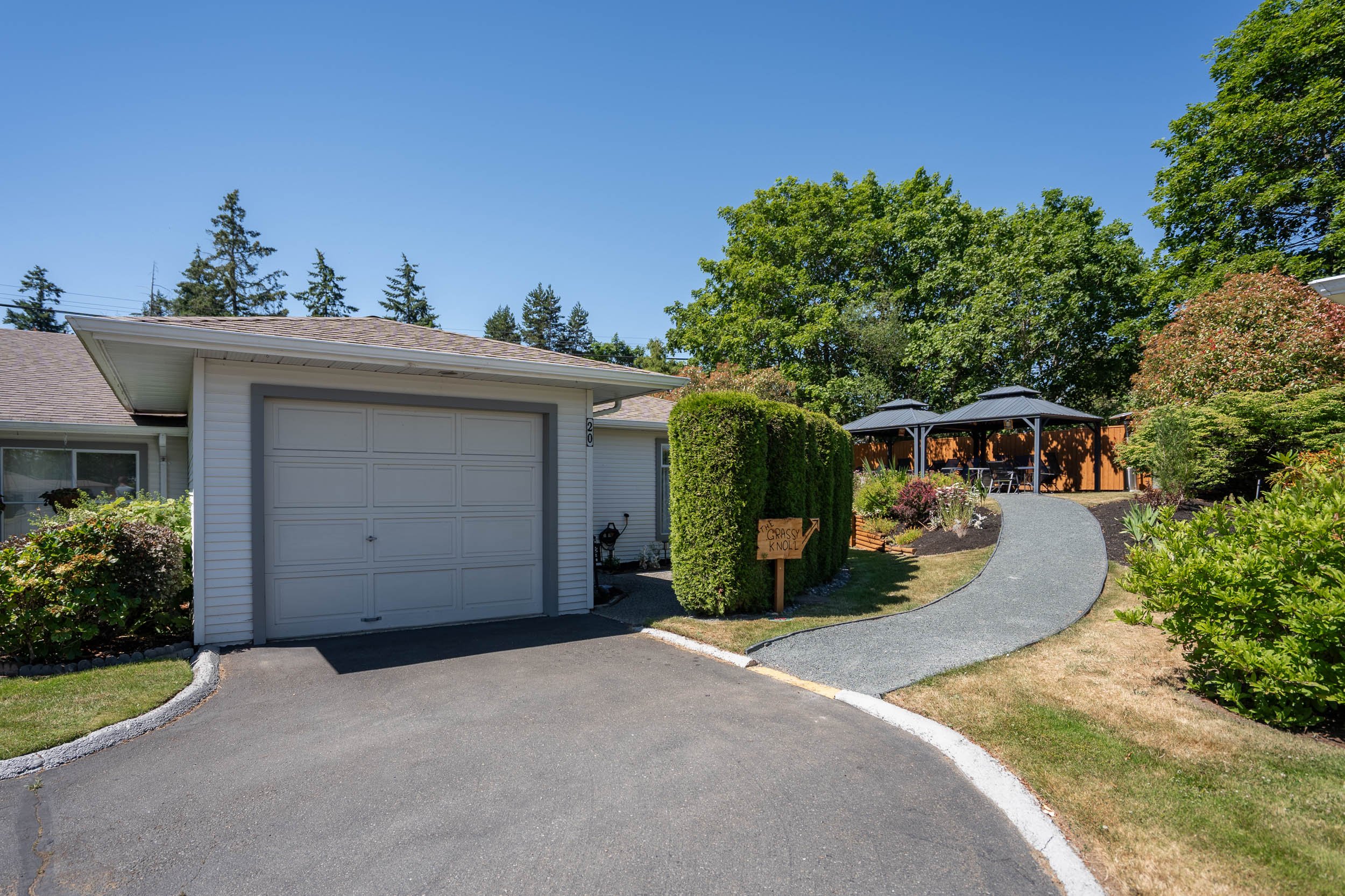 20-450_Bay_Ave-1.jpg