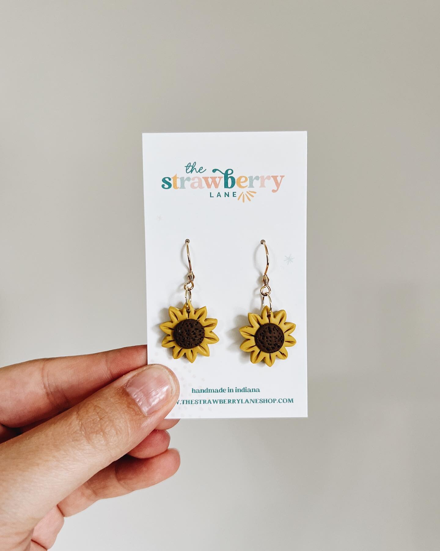 🌻 These cute little sunflowers will be exclusively at my pop up on Saturday! I made one batch of these so this style is while supplies last.