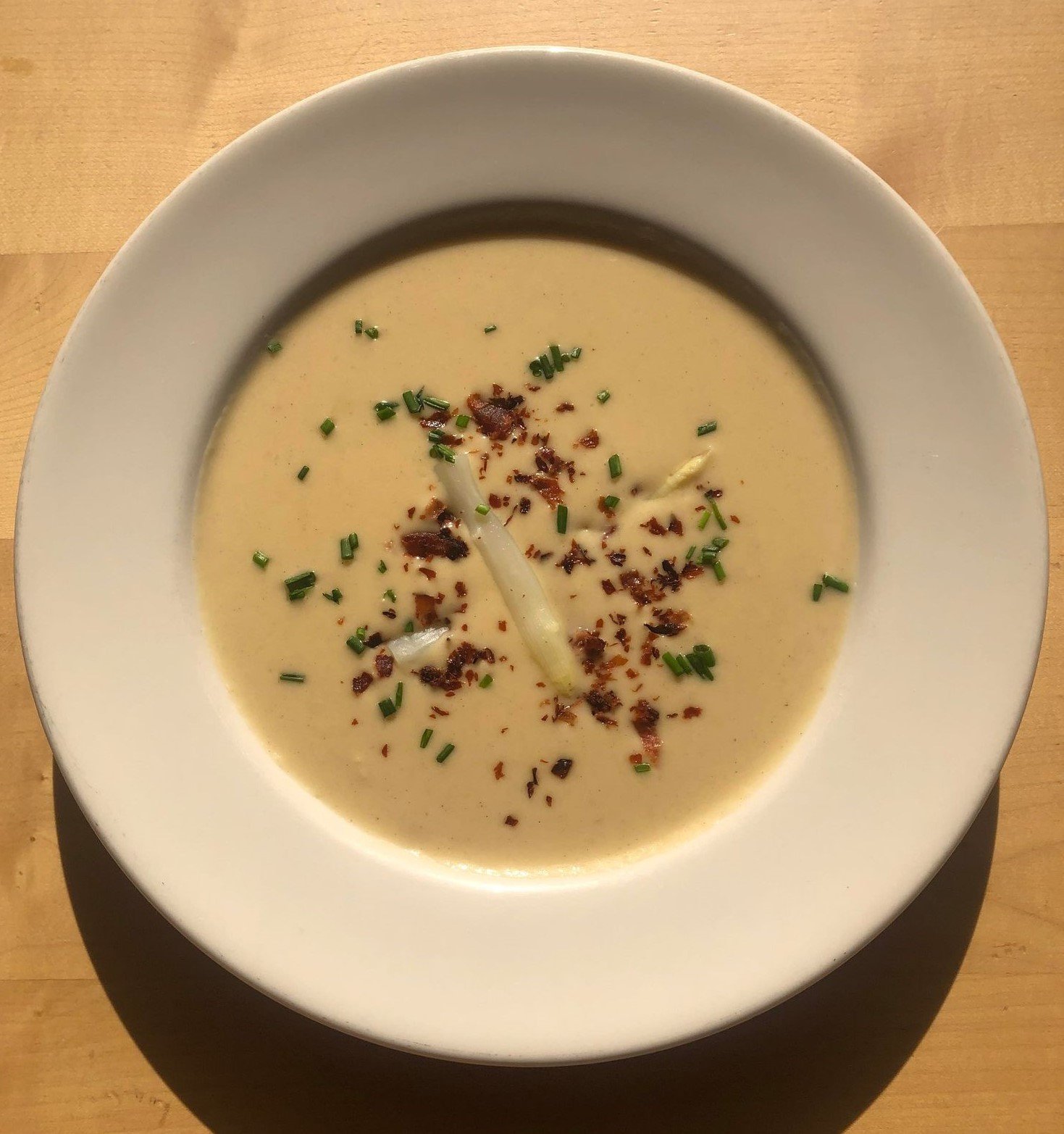 Hollerbach's 𝐒𝐩𝐚𝐫𝐠𝐞𝐥𝐜𝐫𝐞́𝐦𝐞𝐬𝐮𝐩𝐩𝐞 (Cream of White Asparagus Soup), made with seasonal fresh white asparagus, will be available Saturday and Sunday May 25-26 at Hollerbach's German Restaurant!! Mmmmm, lecker! #spargel #whiteasparagus #s