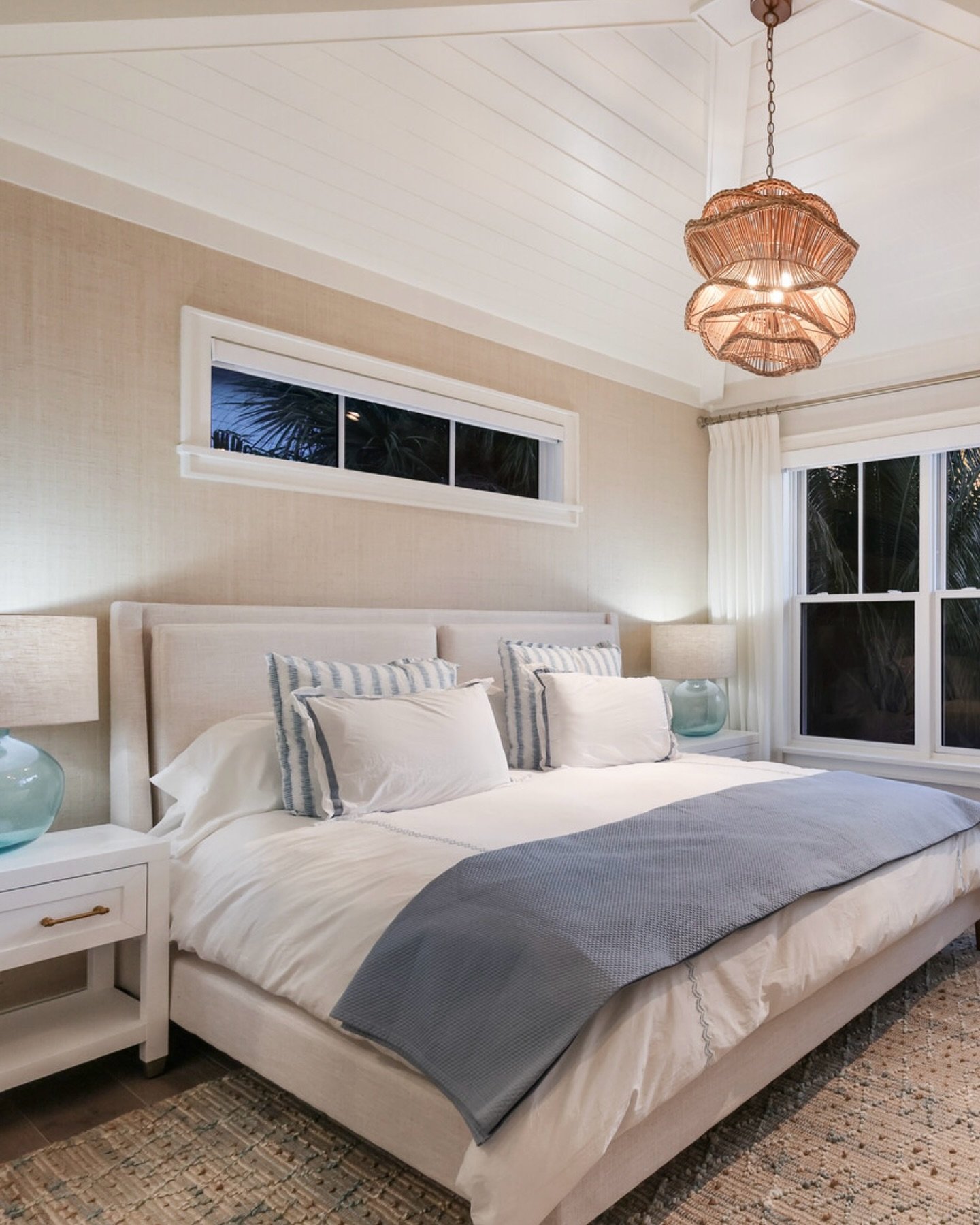 This bedroom is all about cozy coastal comfort 🌊🍁 Who wouldn&rsquo;t want to curl up here? 🛌✨

View the full Gulf Shores gallery on our website&mdash;link in the bio!