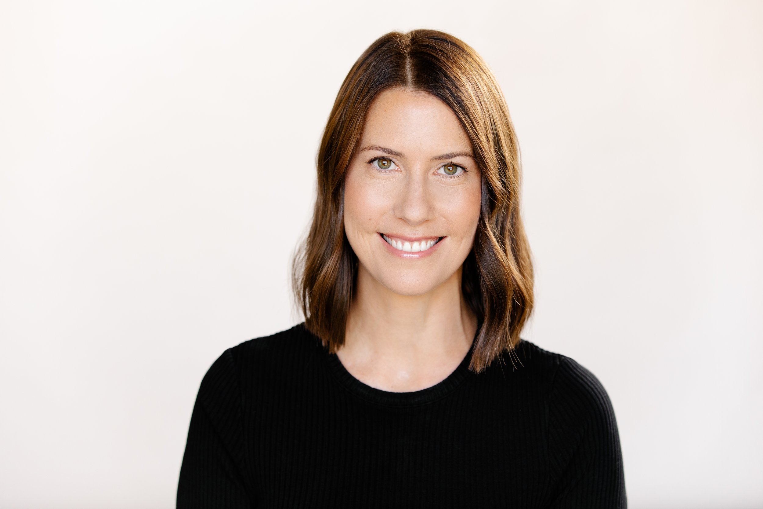 Lisa Lie is the founder of Learna, a microlearning app that helps teams build the people skills to solve real work problems - fast. Think feedback, working through change, managing others - the messy stuff no one really teaches you, but everyone is e