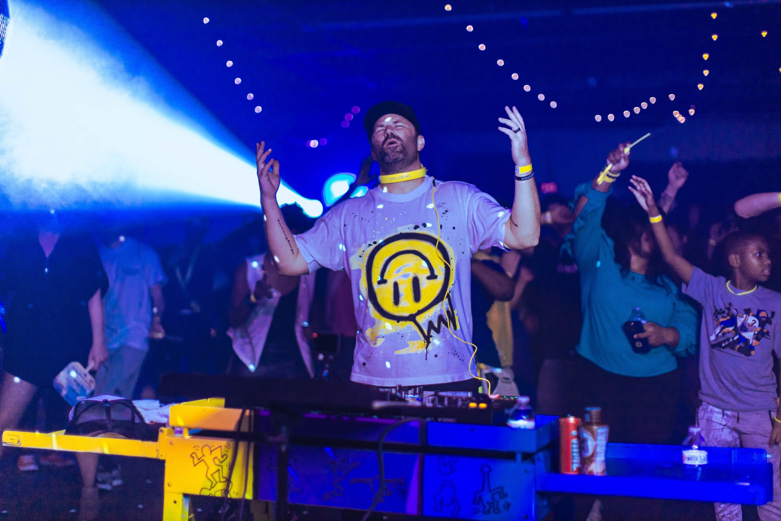 Graffiti logo Joy tee