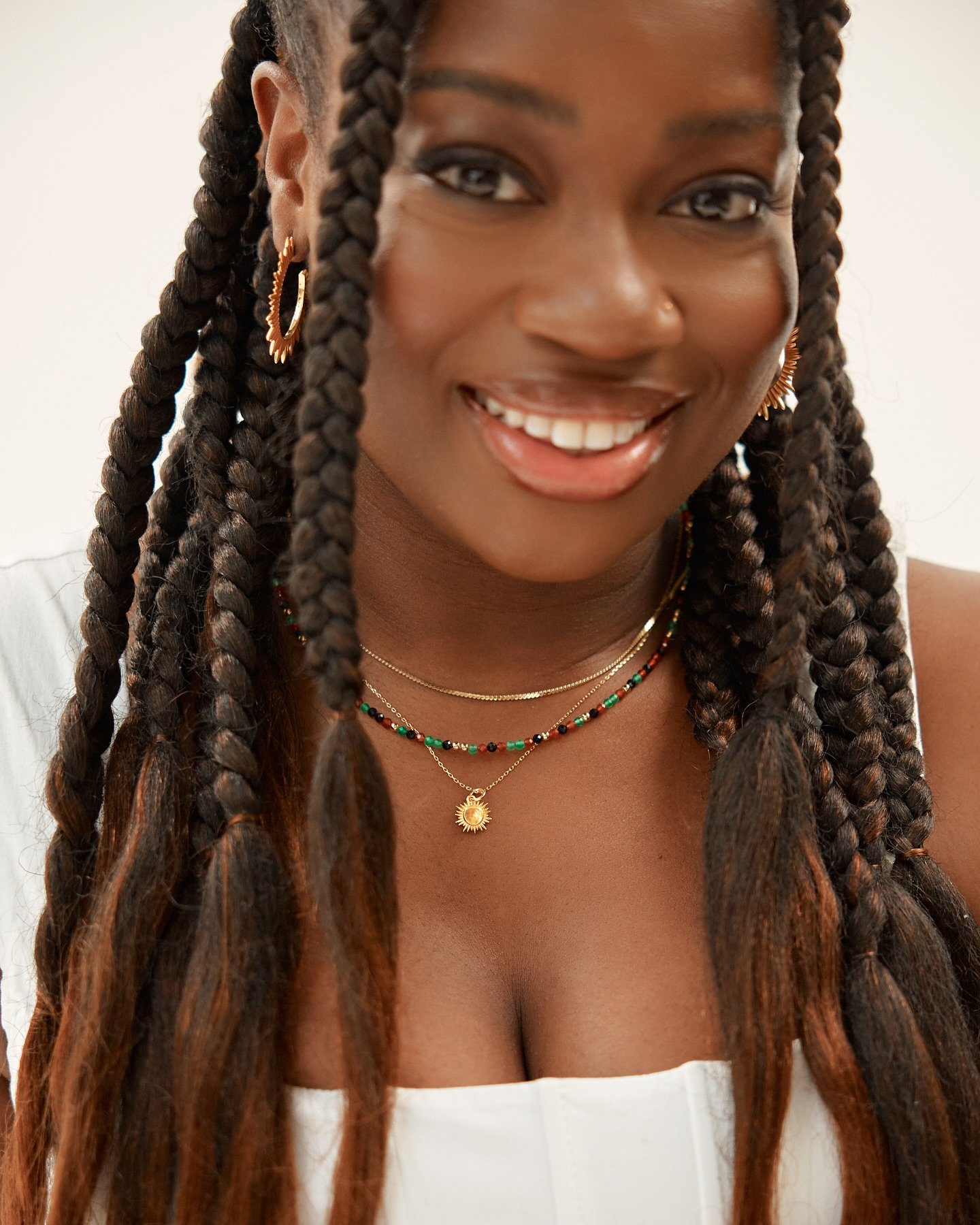 NOW LIVE ☀️ The @racheljacksonjewellery x @claraamfo collection raising money for @chooselove. 

Together, they have created a stunning edit, with 100% of profits going back to the charity. The design focuses on a hand-carved citrine gemstone, symbol