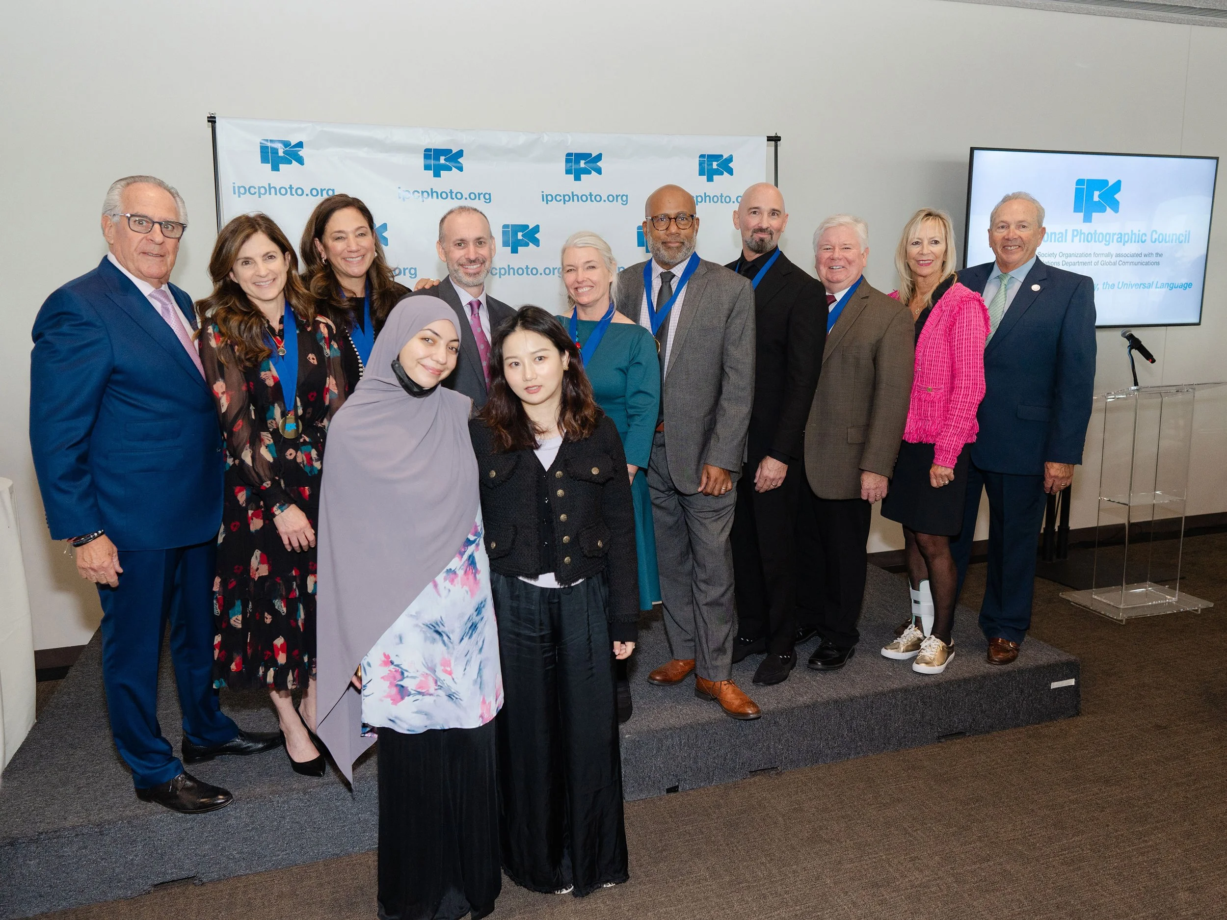  (Back row l. to r.) IPC President Andy Marcus, Ami Vitale, Cristina Goettsch Mittermeier, Neal Manowitz, Stephanie Sinclair, Ibarionex Perello, Evan Joseph, Jim Koepnick with IPC Vice Presidents Kathy Jello and John Segall; (front row l. to r.) MPS Digital Photography Students Hedieh Sorouri and Chen Qian. Photo Credit: @fredmarcusstudio_Juan.  