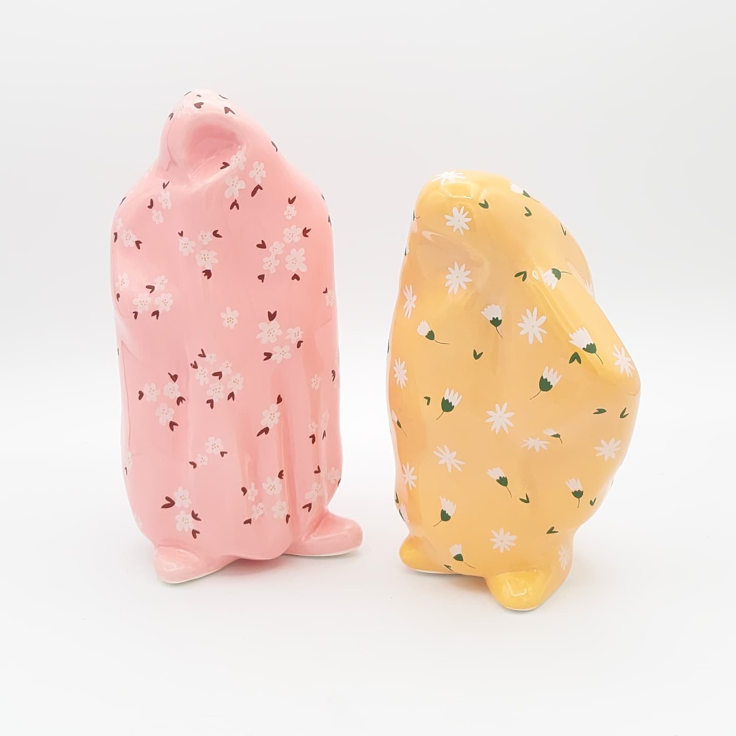 Our cutest Fakhri Khanoum & Belgheys Khanoum🫶🏻
Decorative Ceramic Objects
فخری خانم و بلقیس خانم💛🩷
مجسمه‌های سرامیکی
Visit our store in Woodland Hills, CA or Explore our collection online at WWW.DIYAR.STORE 🛒🛍️
We ship to US 🇺🇲
