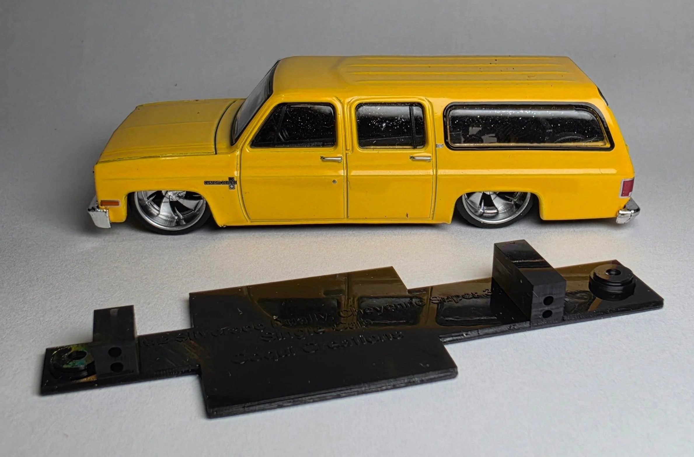 Greenlight 80's Chevy Suburban Lowered Base