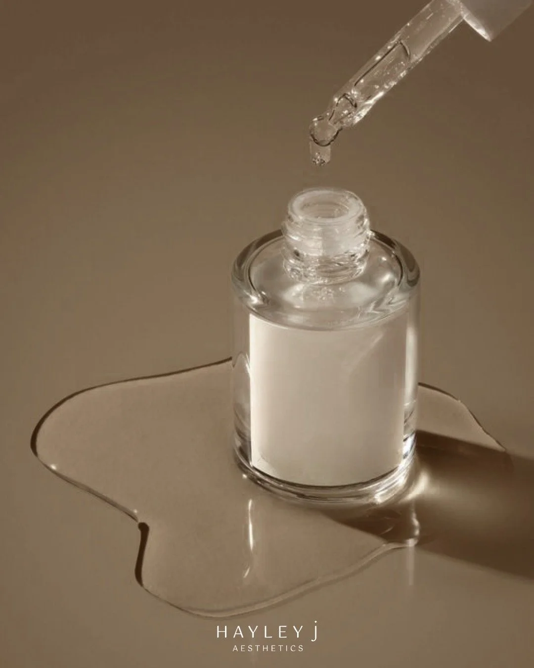 Breakouts, blackheads & congestion?
Consider Salicylic Acid.
This powerhouse BHA gently exfoliates inside the pores, helping to:
βοΈ Reduce breakouts
βοΈ Minimise blackheads
βοΈ Smooth uneven texture
Perfect for oily or acne-prone skin, salicylic