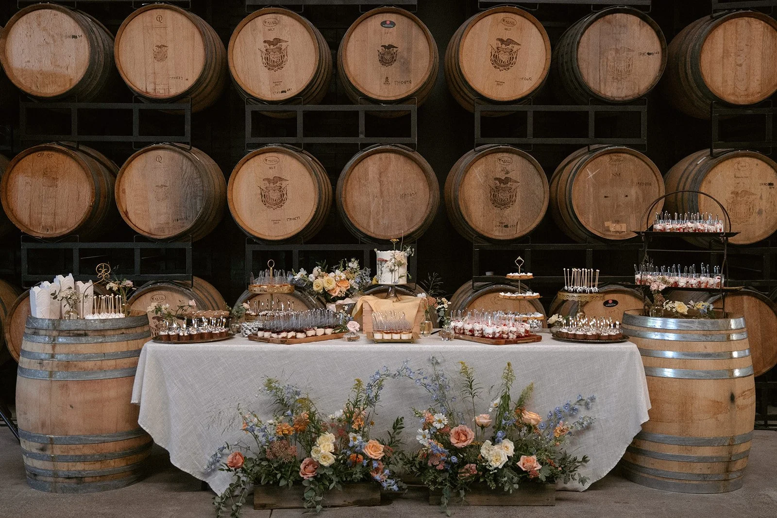 HANNAHANDKELLY-oregonwedding-mcminnville-stillwater-cakecuttingandfirstdance-madelinerosephotographyco-14.jpg