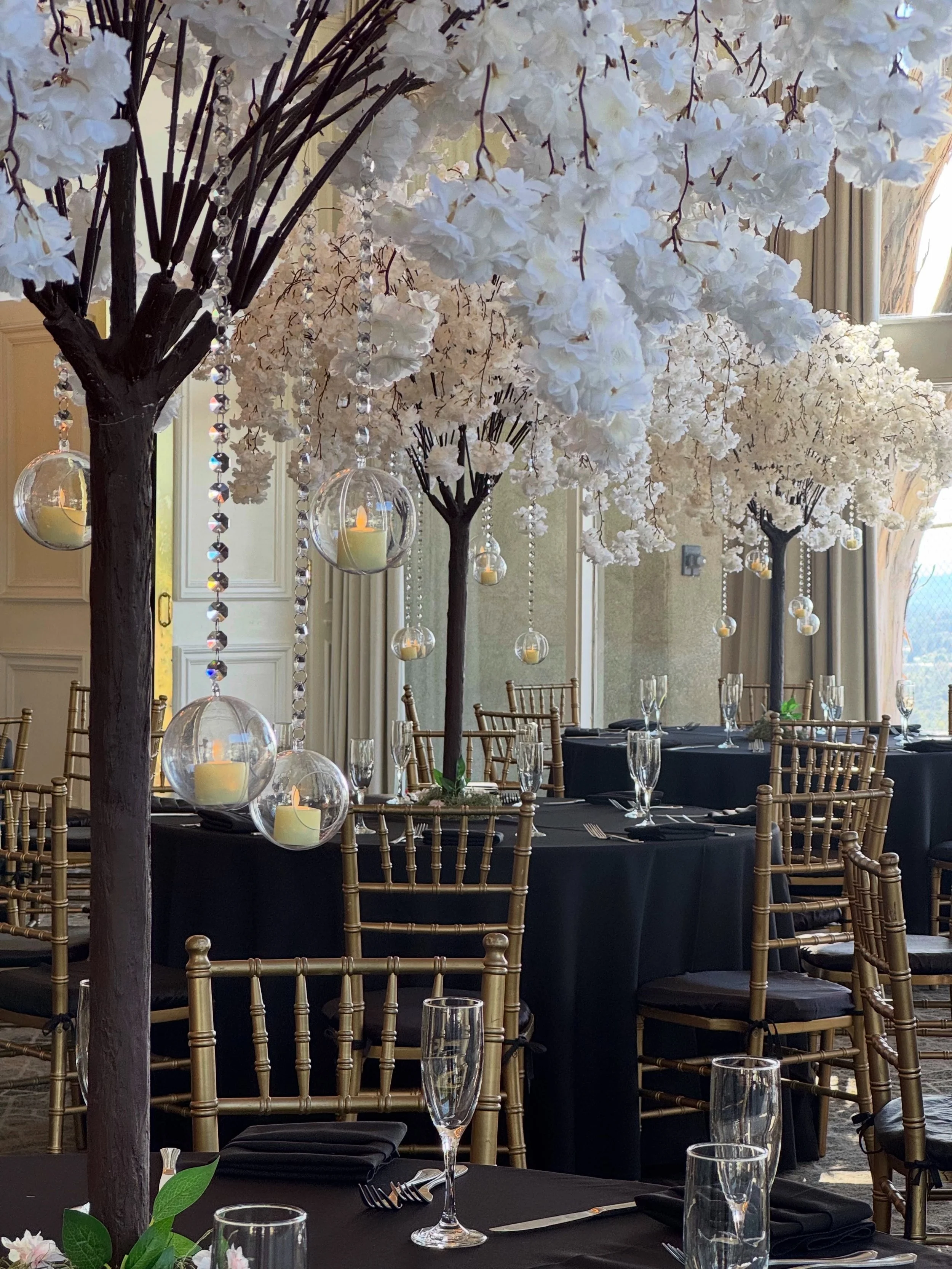 Enchanting event spaces with our cherry blossom centerpieces🌸

.
.
.
.

#wedding #bridal #weddingdecor #weddinginspiration #losangeleswedding