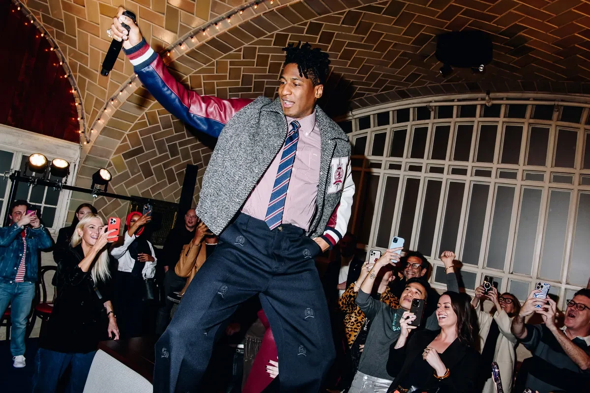 Front-Row-Tommy-Hilfiger-F24-NW-17.webp