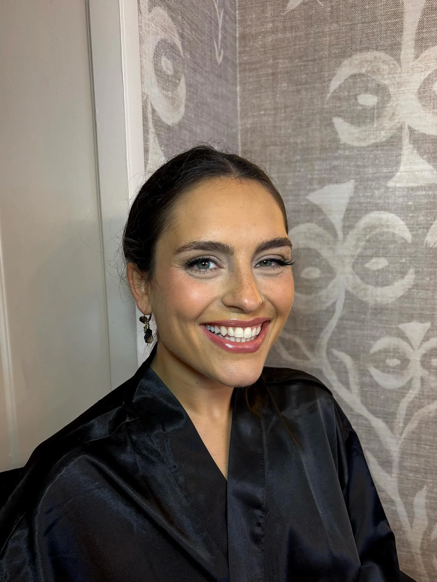 A smile that reaches the eyes 😻 (swipe ➡️ for the smize) 

@themakeupteam.us