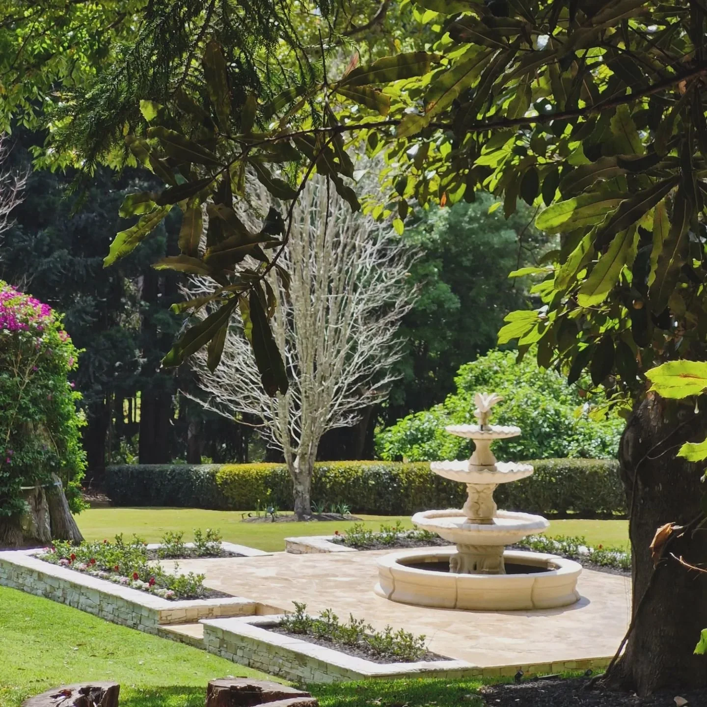 What a transformation 🙌 it was such a pleasure working in this stunning project with great clients.
#stonework #stonecladding #crazypaving #blockwork #landscaping #landscapedesign #waterfountain #waterfeature