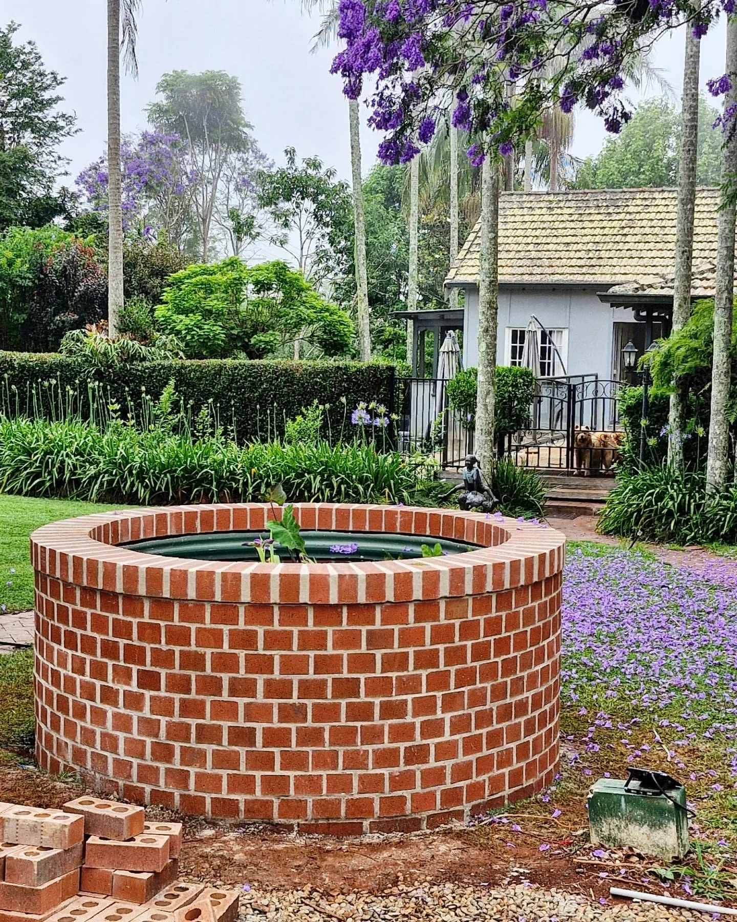 Nice to be laying some bricks again 🧱
#bricknetwork #brickpond #brick #masonry ##landscape #Garden #fishpond
