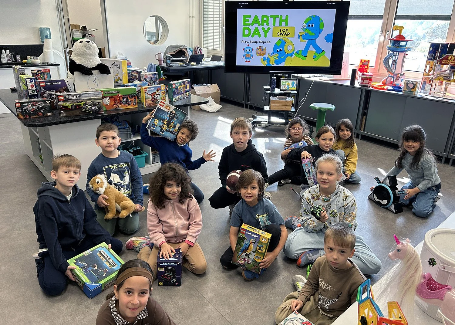 2026.04.22 - ES Toy Swap - IMG_1852.JPG