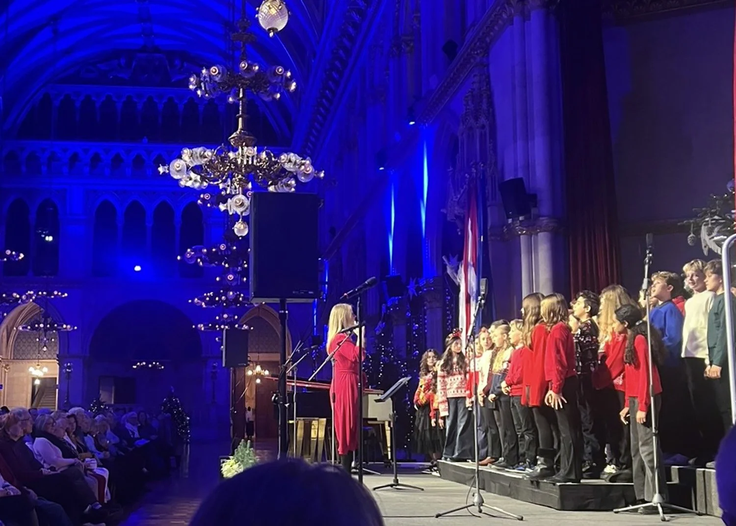 2025.12.13 - MS Choir Rathaus - 400cc29f-b884-4db4-9e91-e60ed41dd1d3.jpg