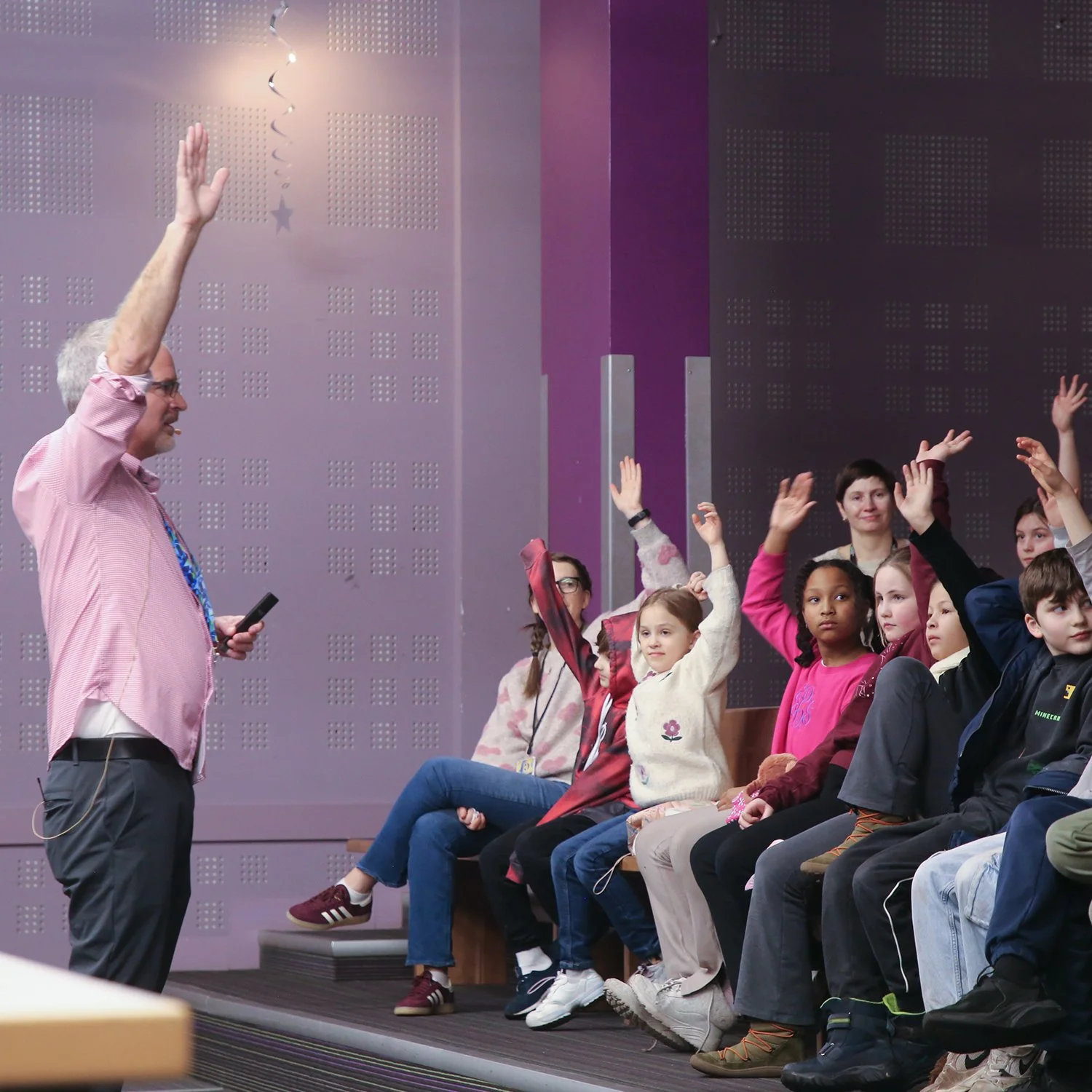 Digital Wellness Expert Visits AISV