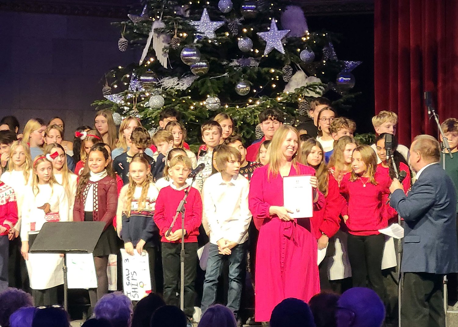 2025.12.13 - MS Choir Rathaus - 6524ac2e-5728-475e-9a83-f9bff646ca0a.JPG