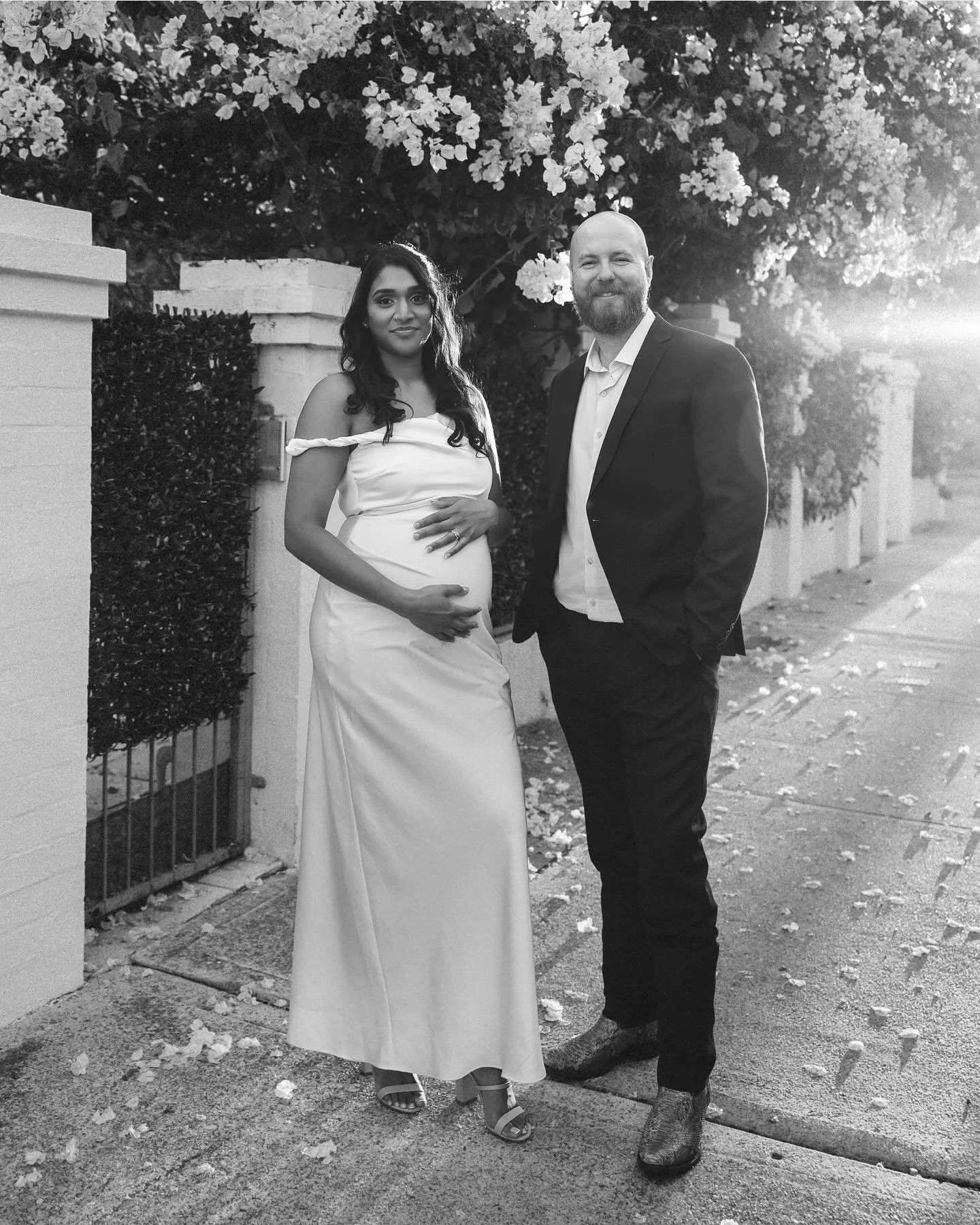 A micro wedding on the weekend followed by a stroll in those disappearing Hyde park autumn leaves ... 🍂 I'm glad Maathangi convinced Tommy that photography was important for their casual thang... they Invested in memories (and dinner!) and ditched c