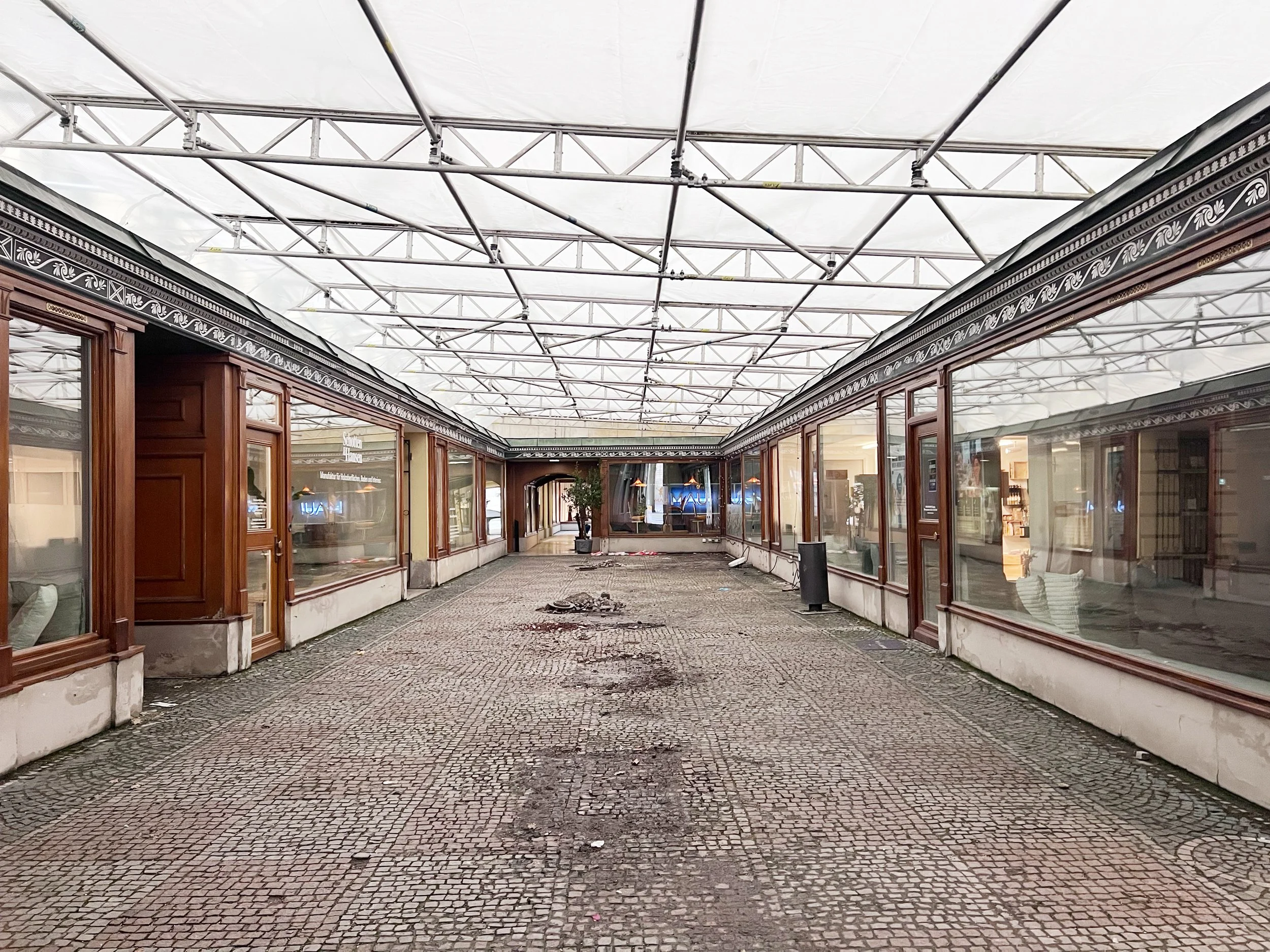 Lichthof-Sanierung in einem denkmalgeschützten Gebäude in München