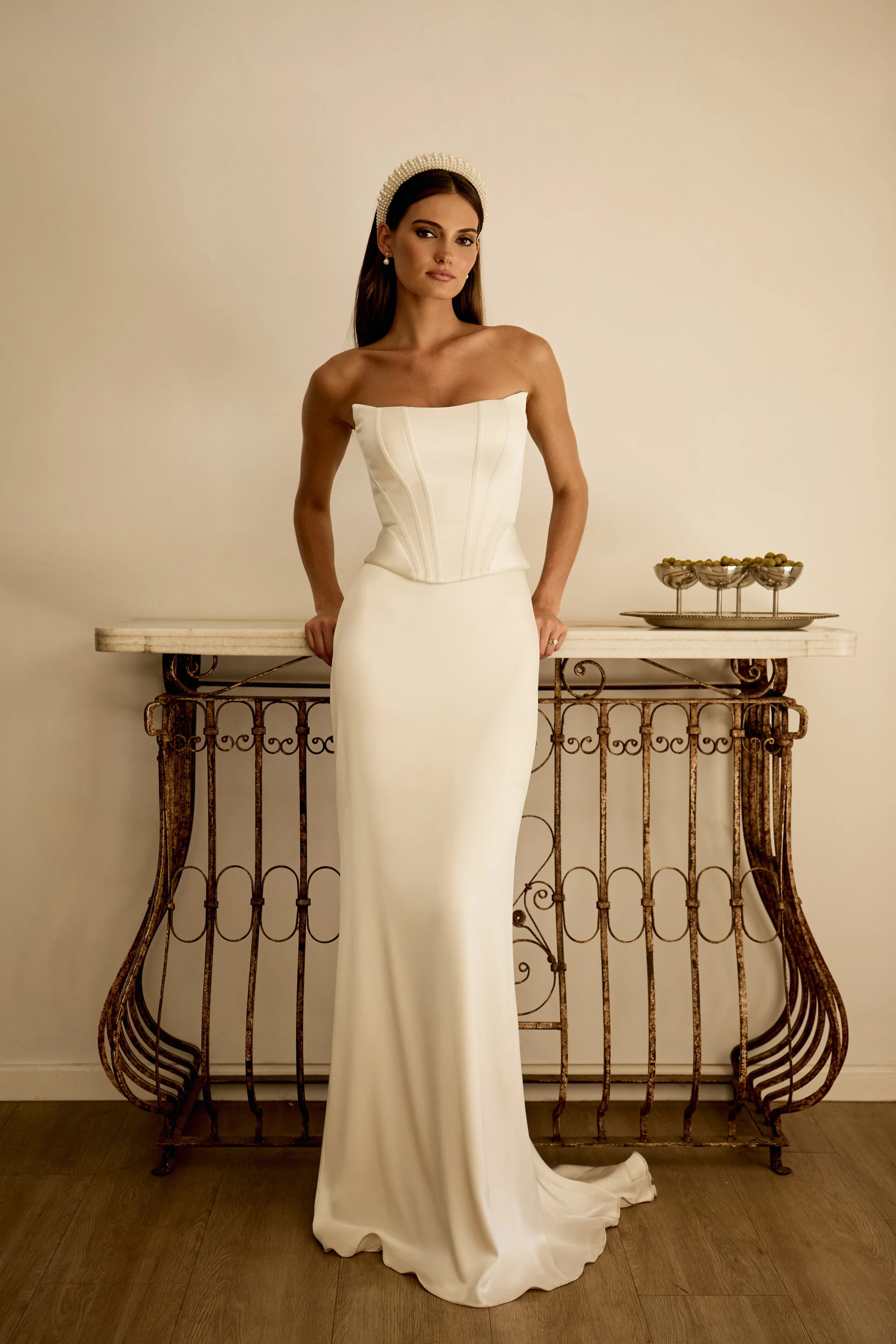 Catherine Deane, Elvira Corset