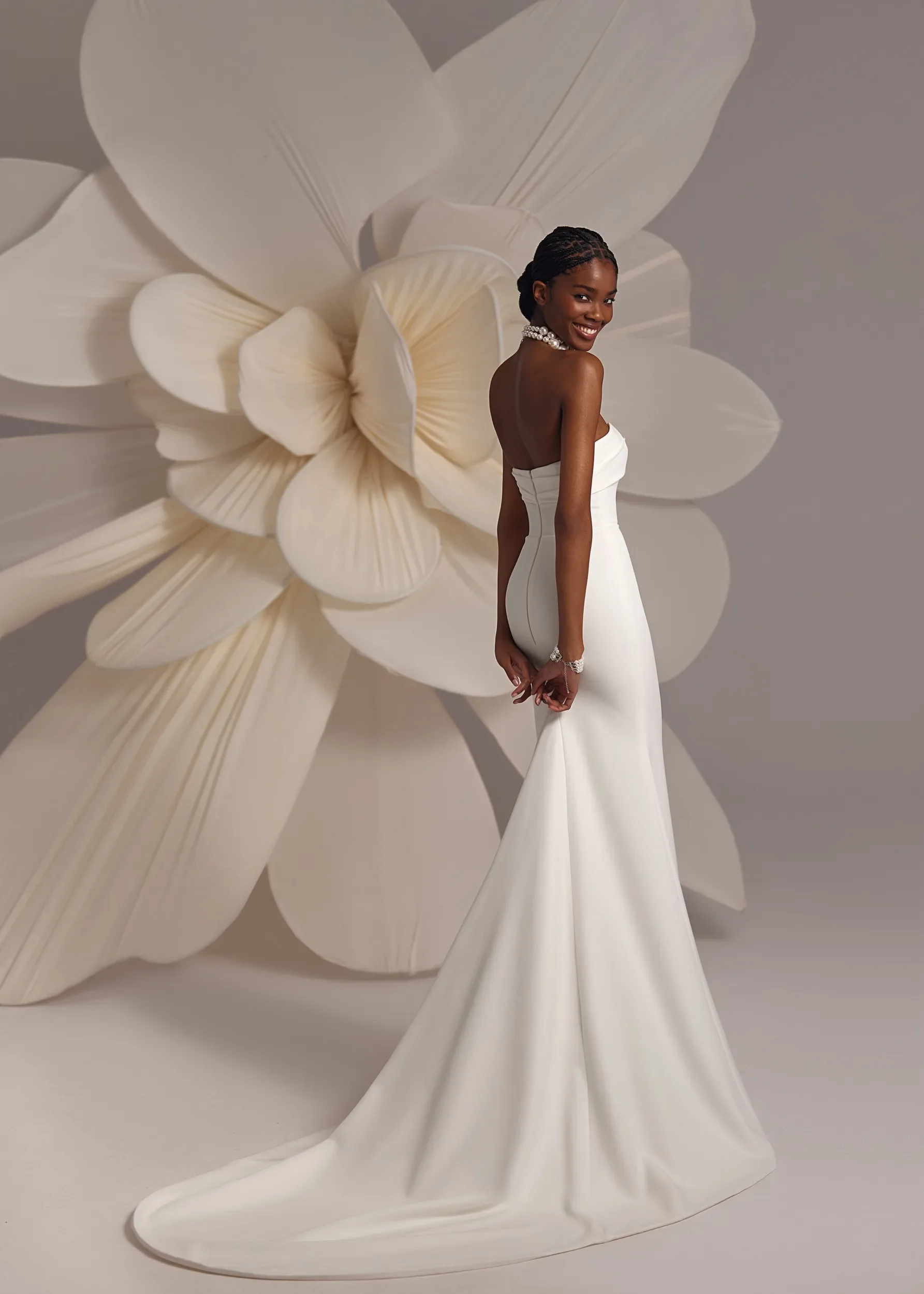 eva-lendel-less-is-more-4-wedding-dress-amalfi-5.jpg.webp