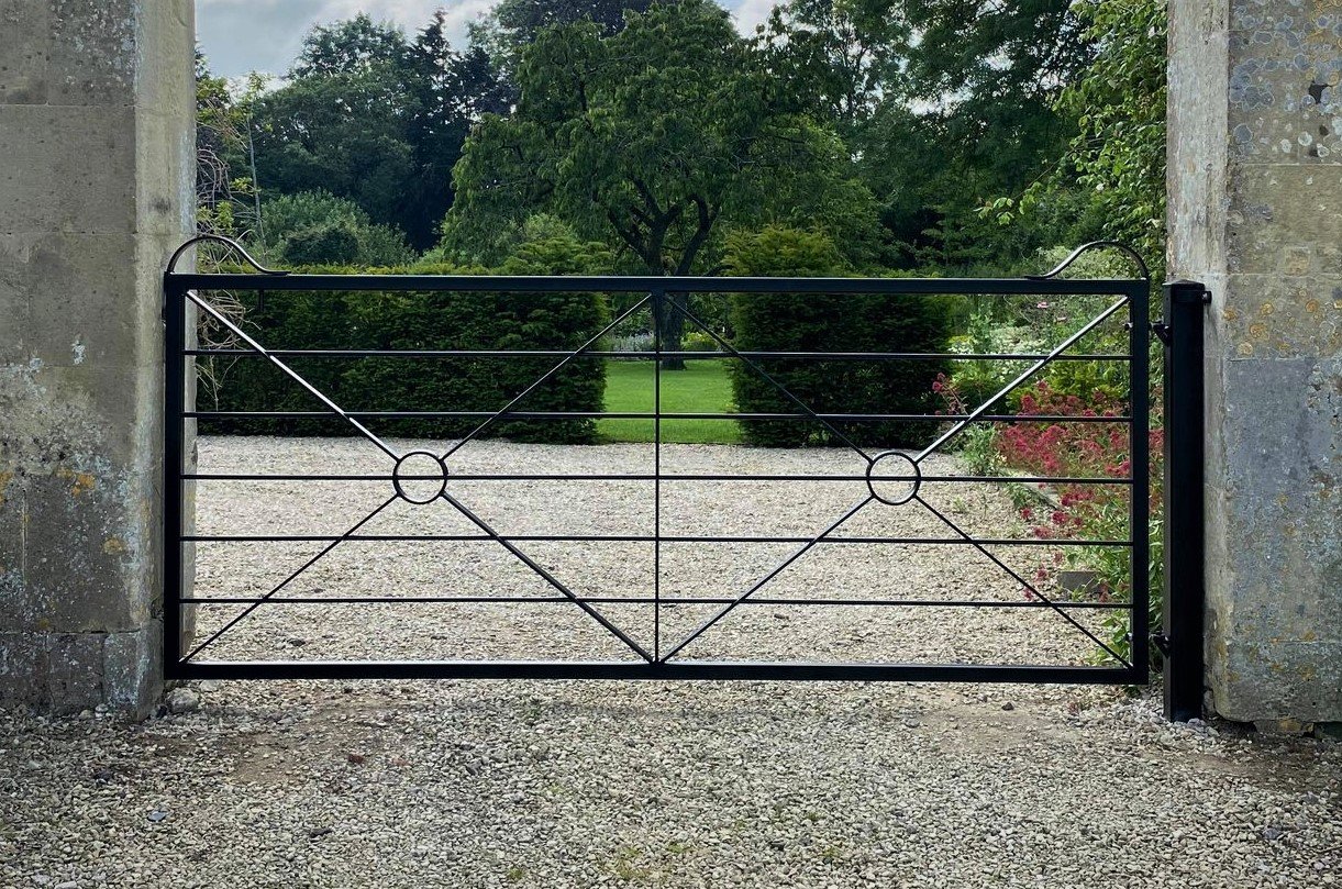 angus gate 3.jpg