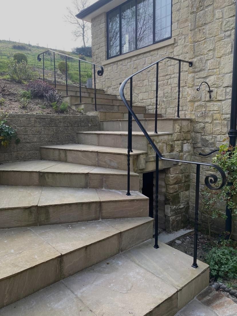 Swallowcliffe bottom handrail.jpg