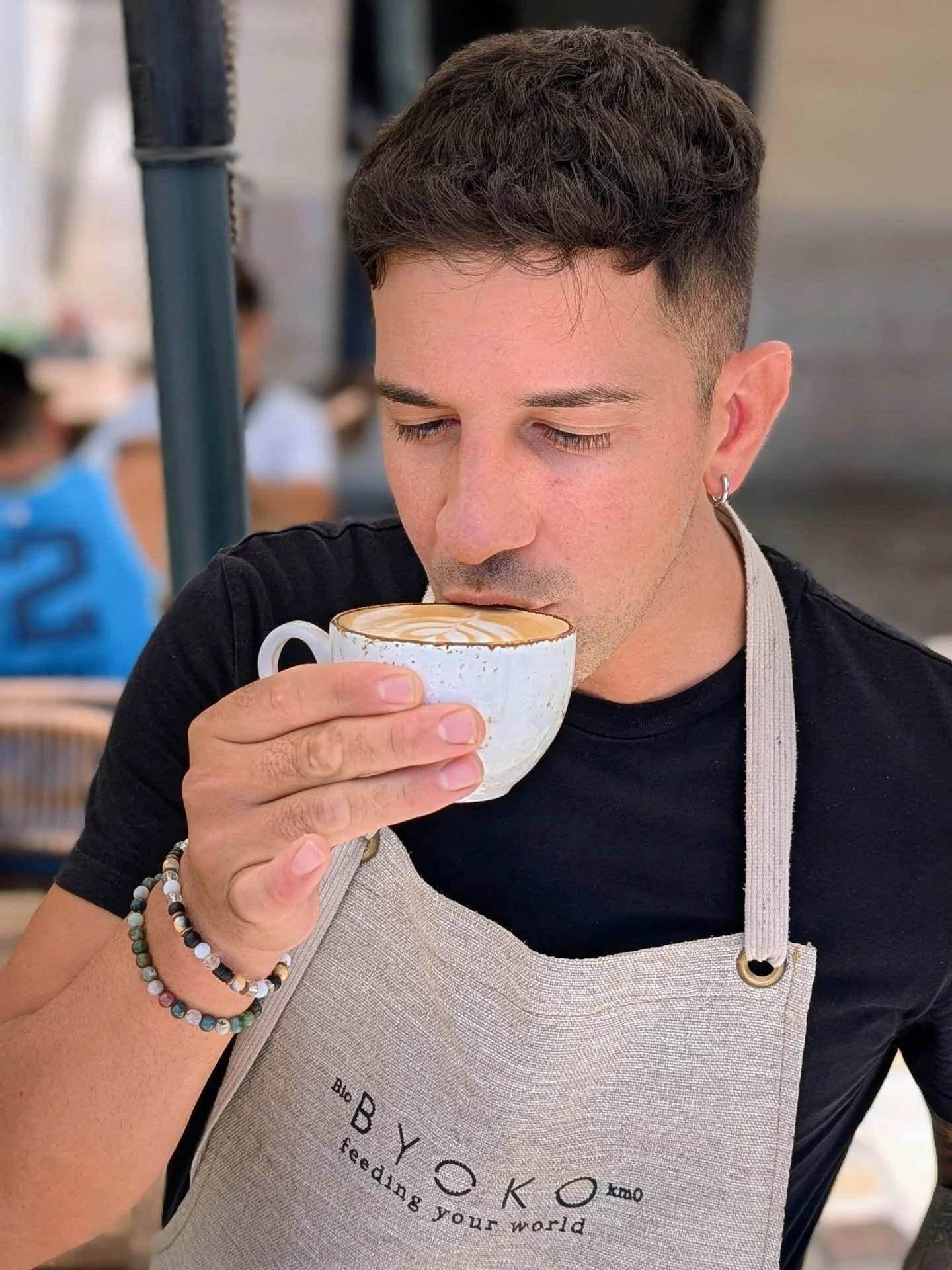 ☕✨ No es solo caf&eacute;.
Es atenci&oacute;n, t&eacute;cnica, mimo&hellip; y muchas ganas de hacer las cosas bien.

En Byoko trabajamos con caf&eacute; 100% ar&aacute;bica, b&iacute;o y de especialidad,
tostado de forma artesanal y preparado por man