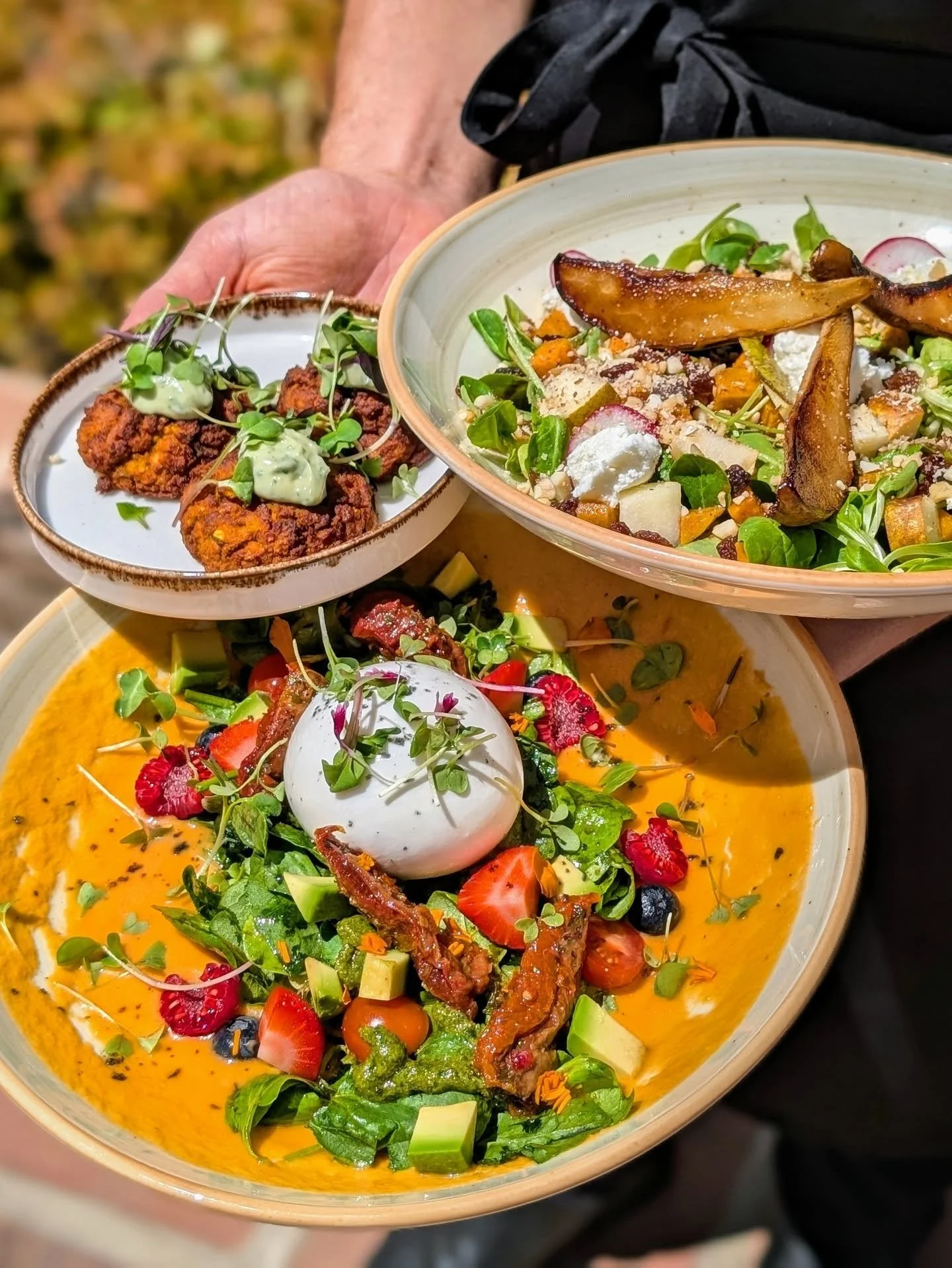 🌿 En Byoko creemos que comer es mucho m&aacute;s que alimentarse.
Es un acto de conexi&oacute;n: con la naturaleza, con tu cuerpo y con el momento presente.

Cada plato nace de ingredientes reales, frescos y de temporada, combinados con creatividad 