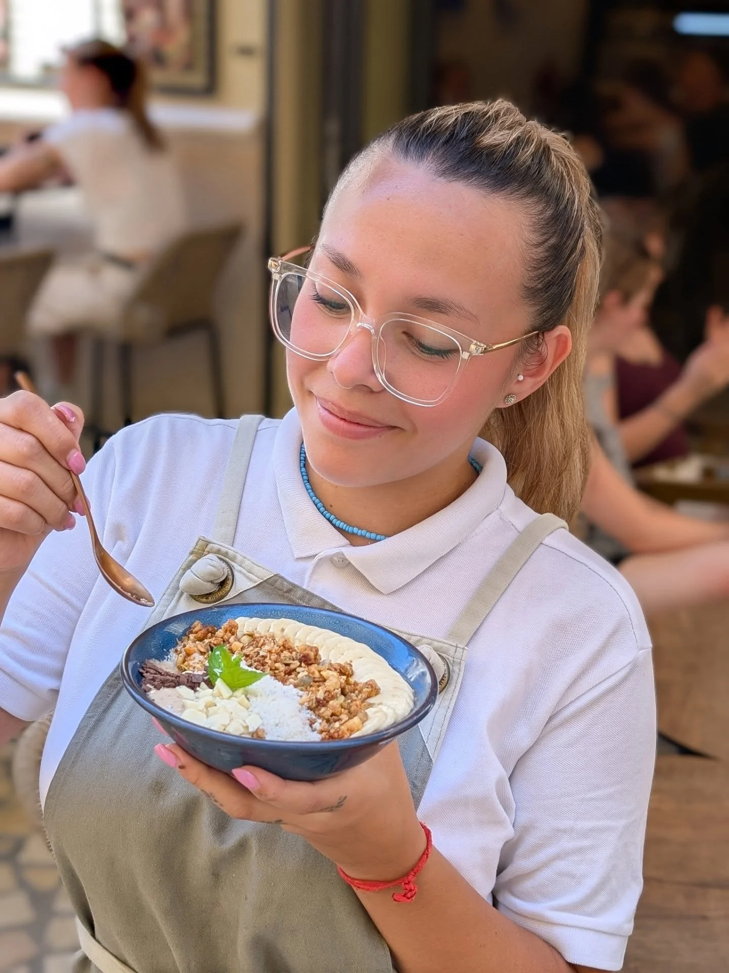🍫🥜 Energ&iacute;a, cremosidad y sabor que enamora.
Nuestro Peanuts Raw Chocolate es pura indulgencia saludable: crema de cacahuete, leche de soja, vainilla, ch&iacute;a, pl&aacute;tano y cacao, coronado con nuestra granola casera de copos de casta&