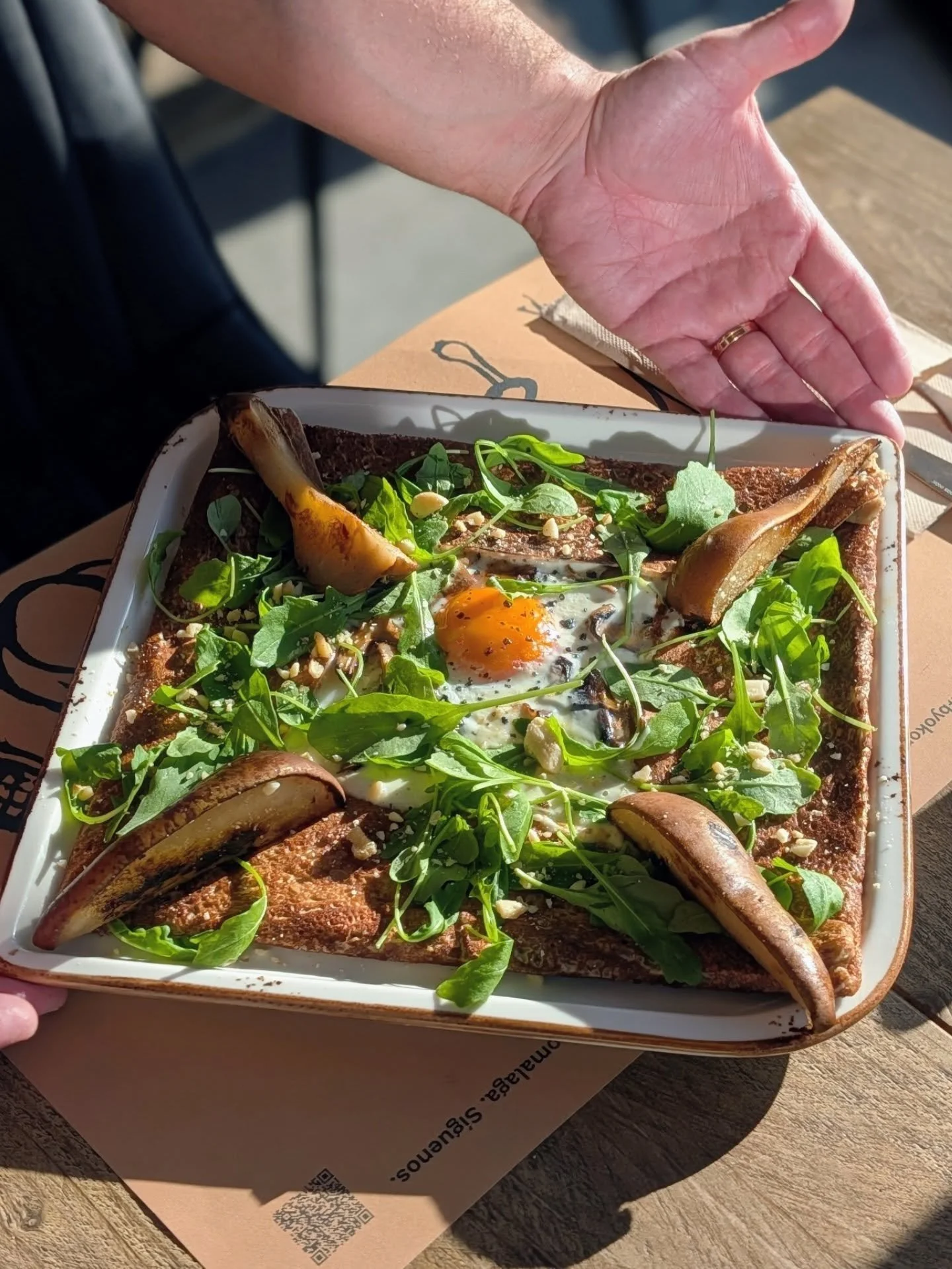 🌿✨ Cuando lo saludable se hace con intenci&oacute;n, nace algo as&iacute;.
Nuestra Galette Pera Summer Cheese es la prueba de que comer bien puede ser nutritivo, ligero y deliciosamente equilibrado.

Ingredientes reales, cocinados al momento, que se