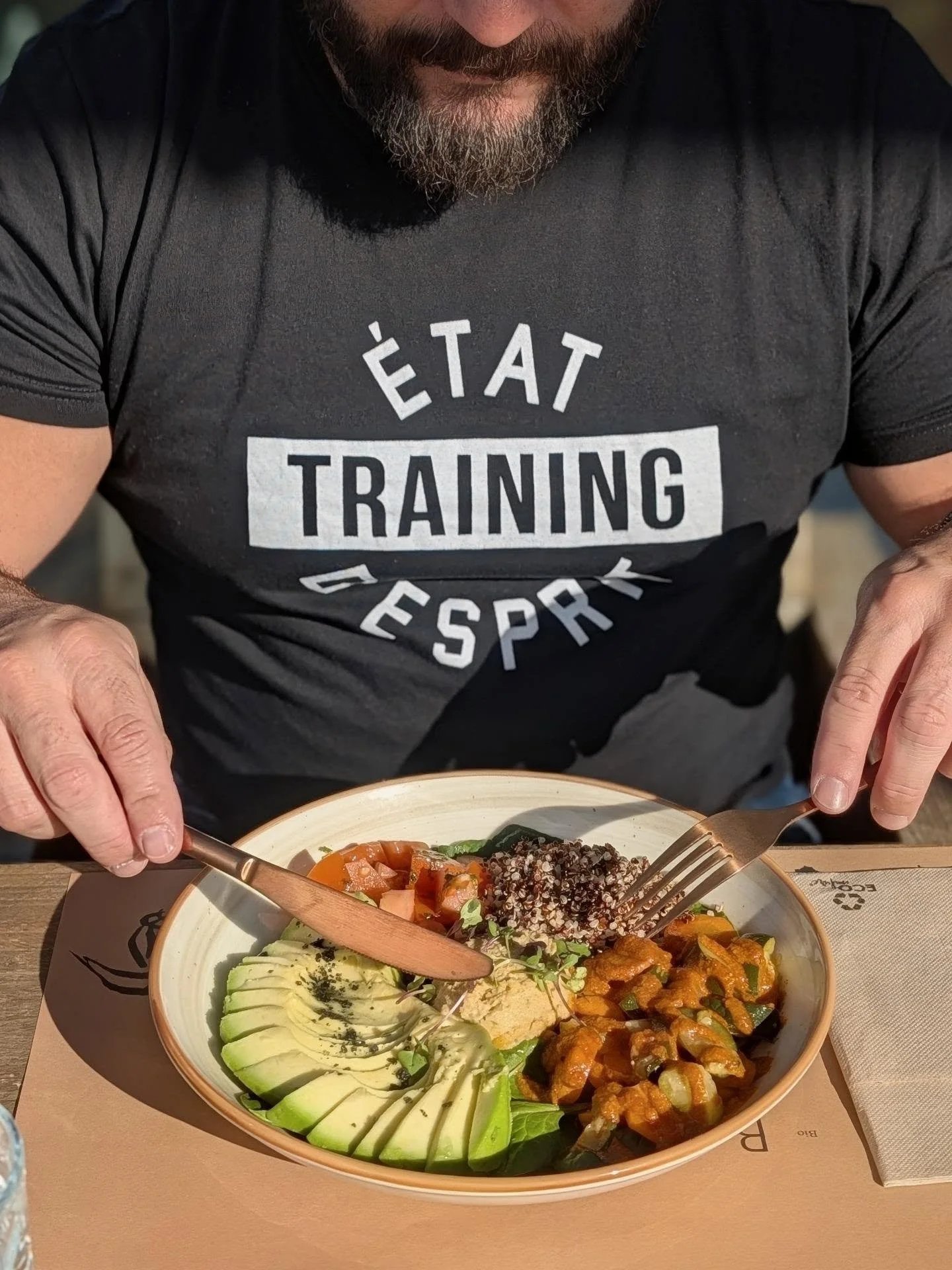 Una ensalada tambi&eacute;n puede ser una comida de verdad. 🥗

Nuestras Buddha Salads est&aacute;n pensadas para eso: combinar ingredientes frescos, texturas, sabor y equilibrio en un plato completo que te deje satisfecho de verdad.

Porque comer bi