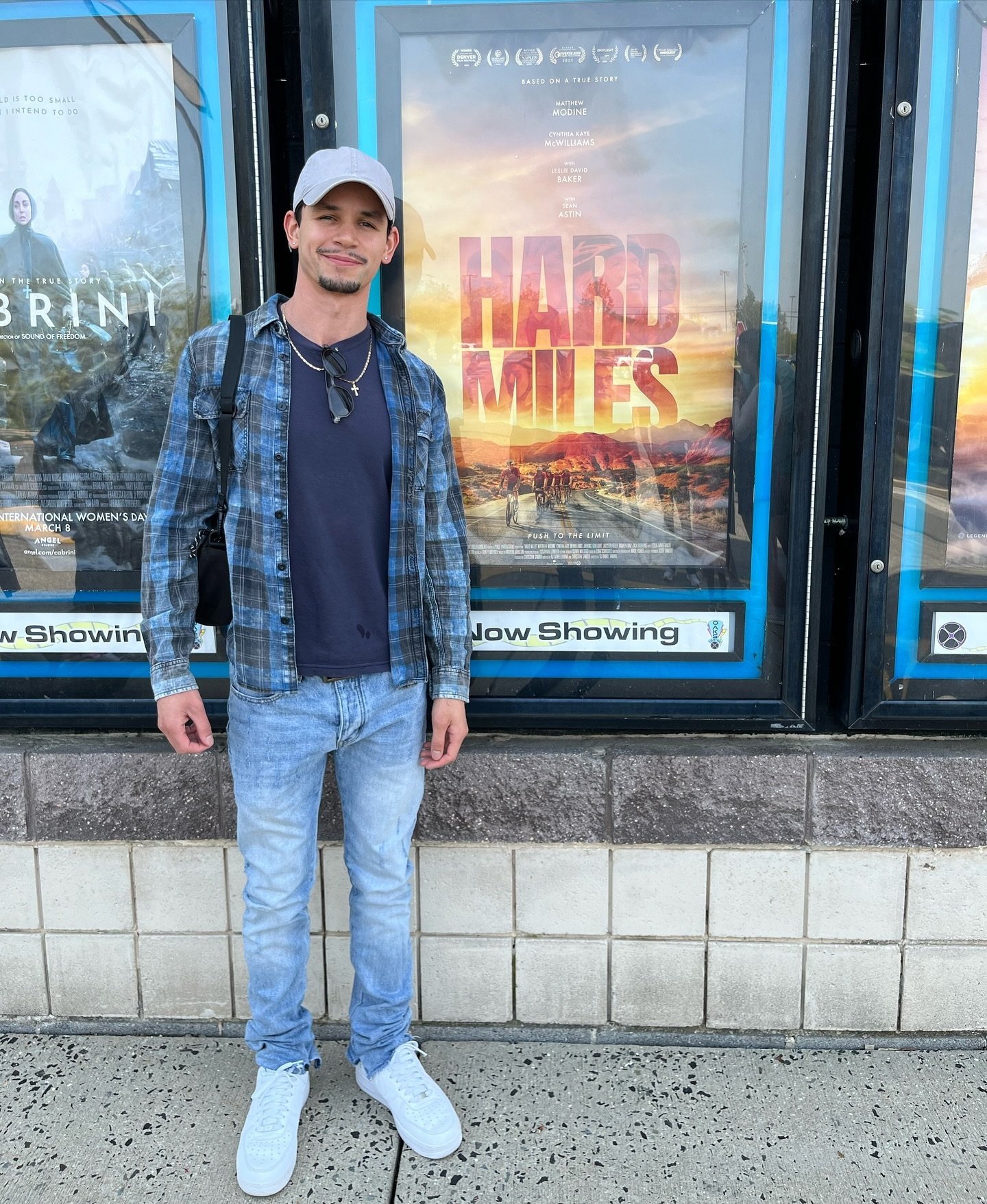 🤩Look who stopped by Oaks Center!🤩

Damien Diaz @damienjdiaz the actor behind Atencio in &ldquo;Hard Miles&rdquo;, visited Oaks Center and made sure to get a photo with one of our posters!

Hard Miles tells the uplifting true story of the bicycling