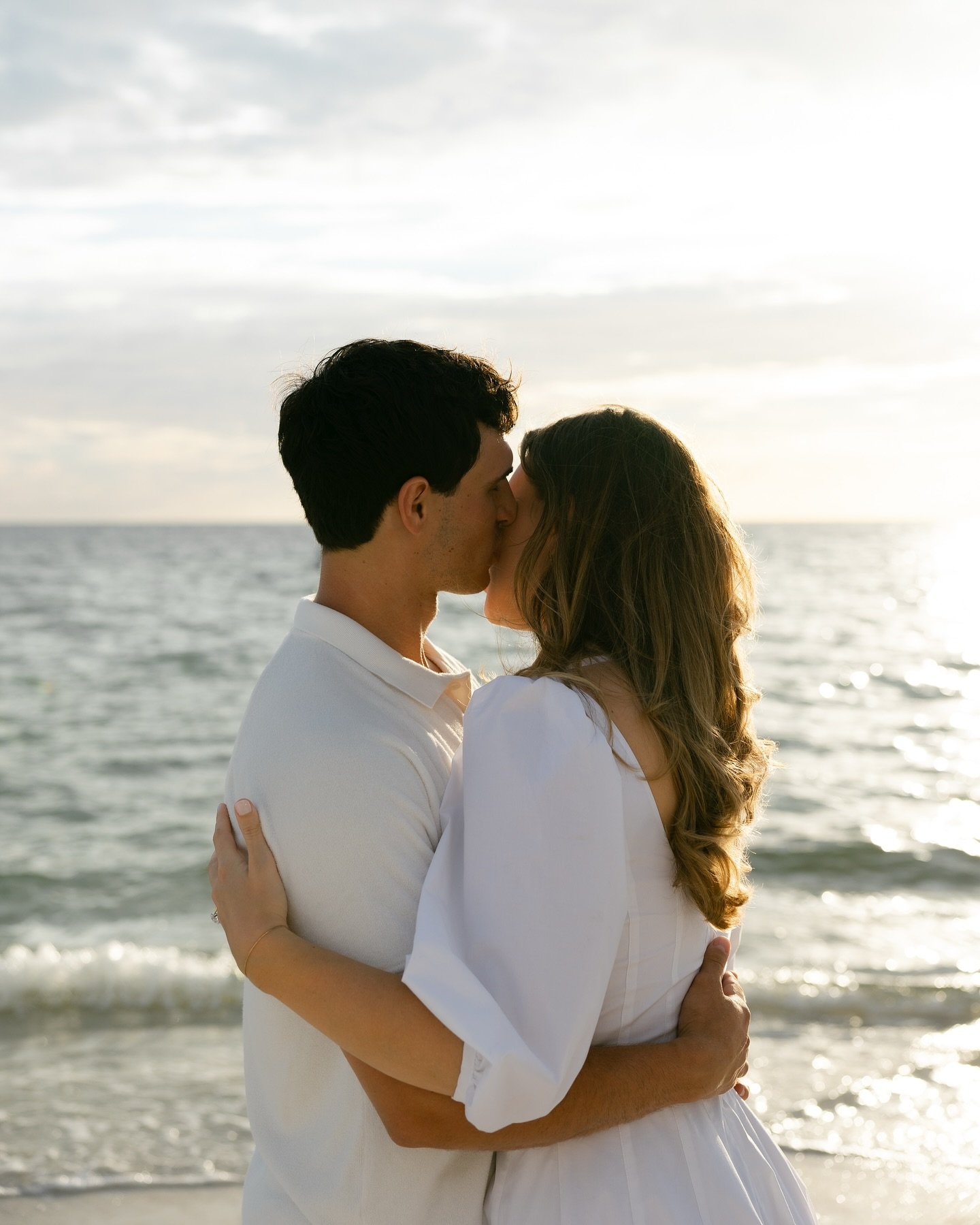 I love proposals; especially when the lighting is perfect at the @ritzcarltonresortsofnaples 

#proposal #FloridaWeddingPhotographer
#BeachProposal
#FloridaProposal
#ProposalPhotography
#SunsetProposal
#BeachEngagement
#FloridaBeachWedding
#EngagedIn