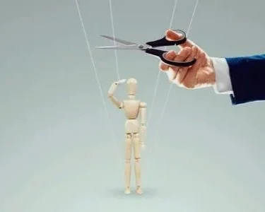 Taglio i fili mentali che limitano la mia realtà
