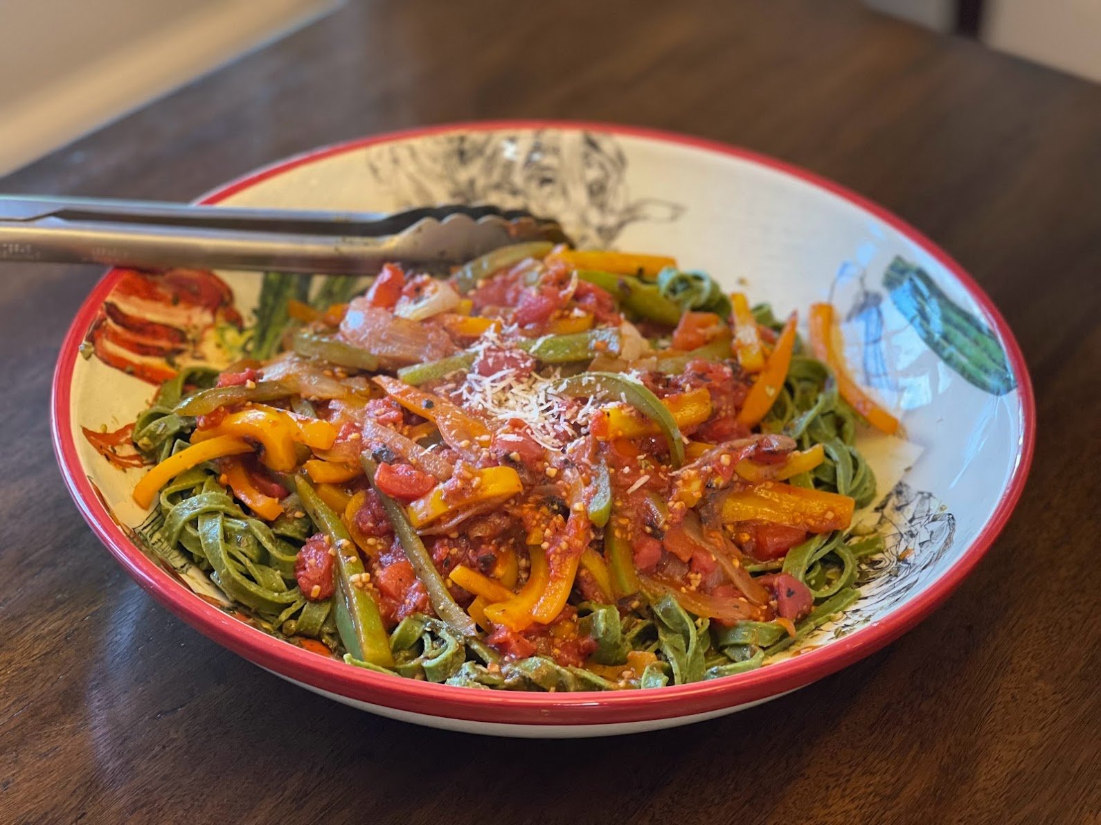 Spinach Fettucine with Bell Peppers and Pesto
