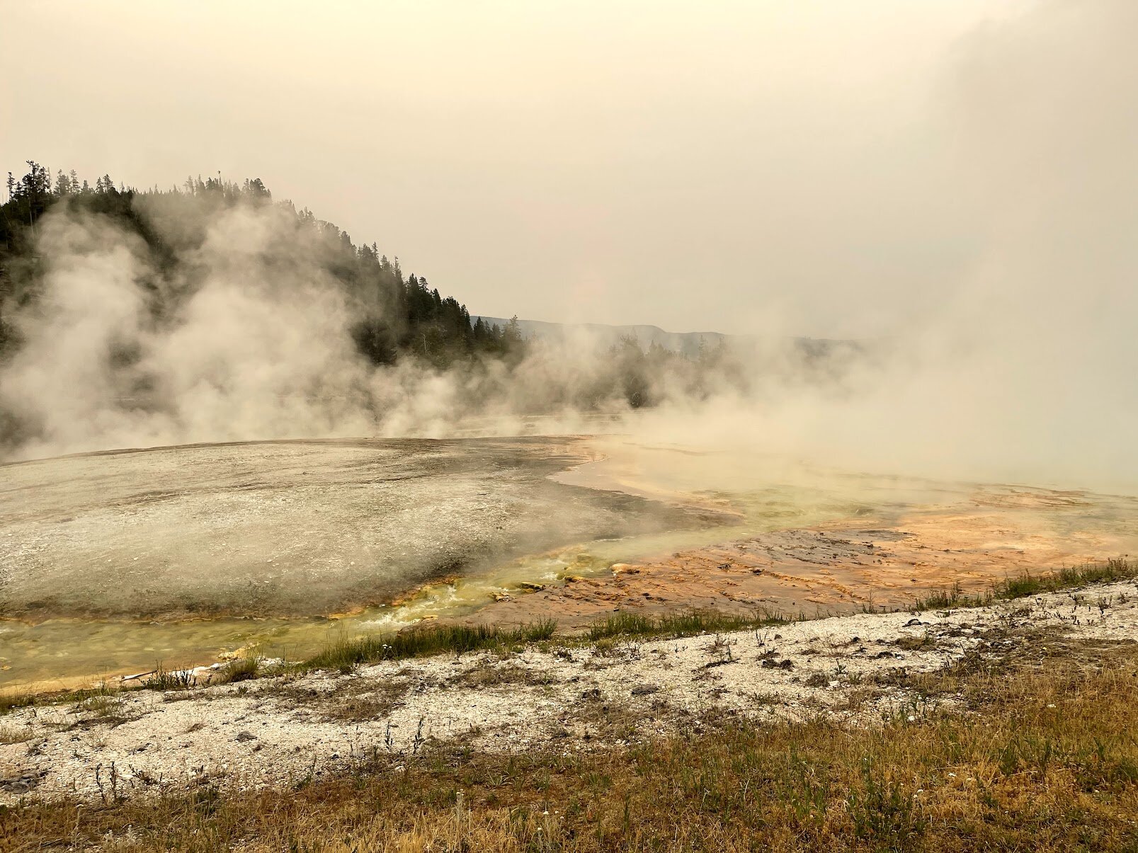 Yellowstone Grand prismatic 2.jpg