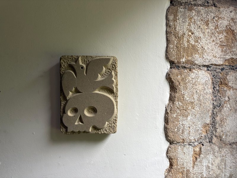 Memorial-Workshop-With-Nature-Stonecarving-Folk-Art-Skull-Wall-WEB.jpg