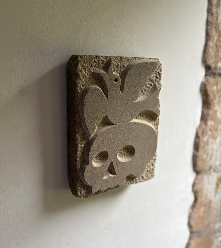 Memorial-Workshop-With-Nature-Stonecarving-Folk-Art-Skull-Detail-WEB.jpg