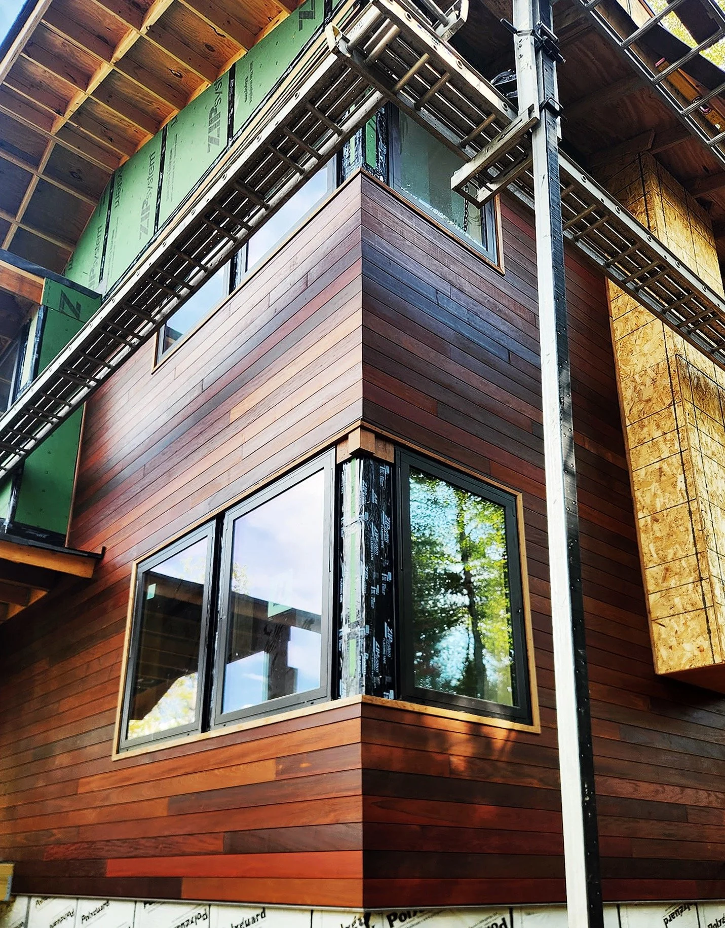 6&rdquo;Ipe 

#cladding #ipe #ipesiding #modernconstruction #hiddenfasteners #modernwood #woodsiding #woodproduct #greatlakeswood