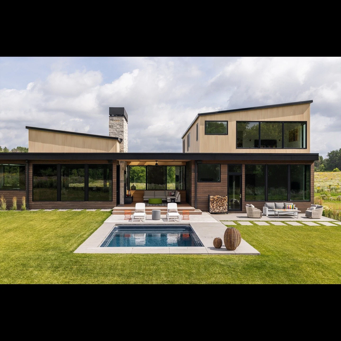 Siding - Modern Brown 6&rdquo; tongue and groove thermally modified pine
Soffits - 6&rdquo; Hemlock

Built by @catesfinehomes_
Architecture and Design by @stranddesign

#cladding #charredwood #modernconstruction #yakisugi #burnedwood #tongueandgroove