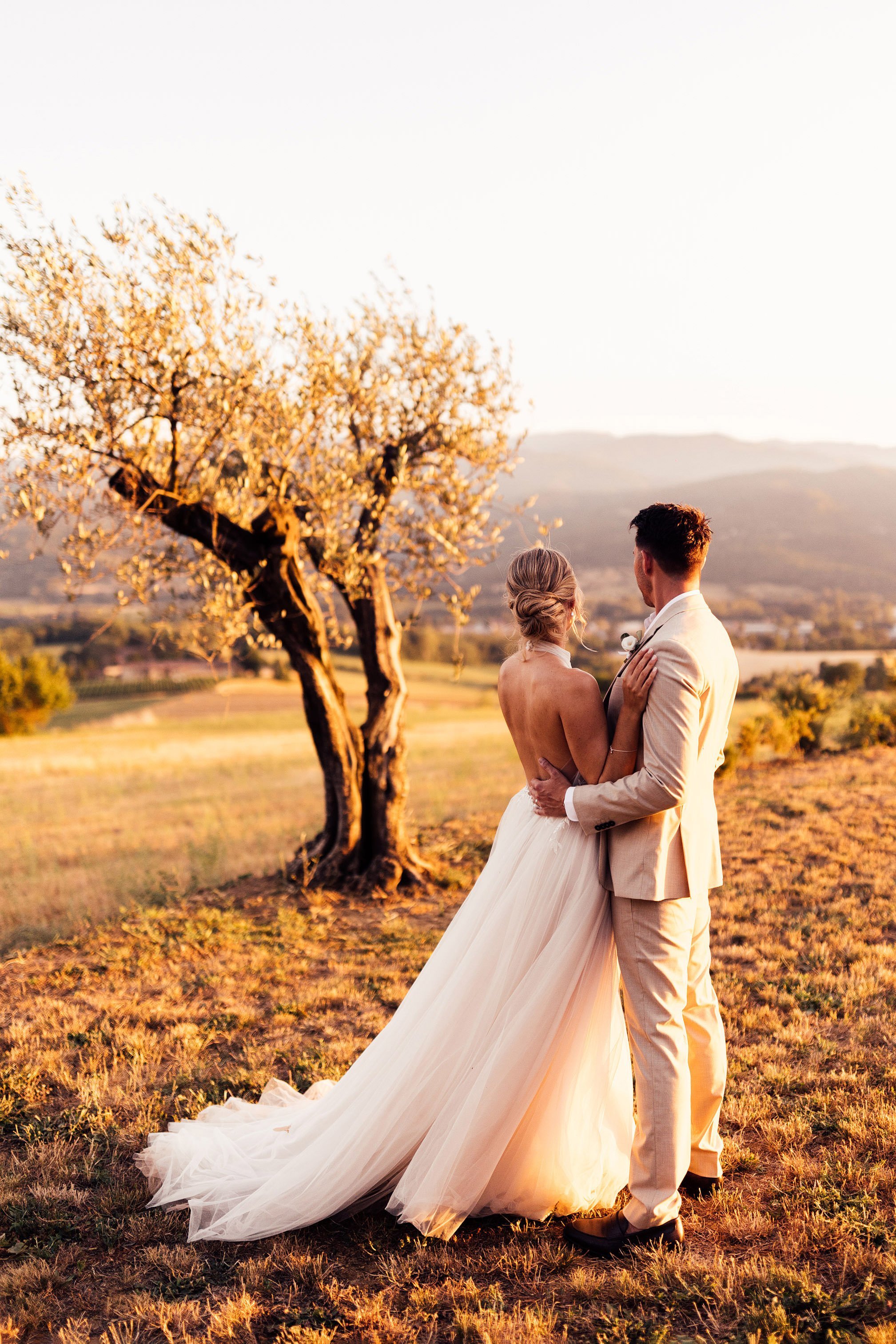 golden hour couple portrait at couples Tuscany wedding