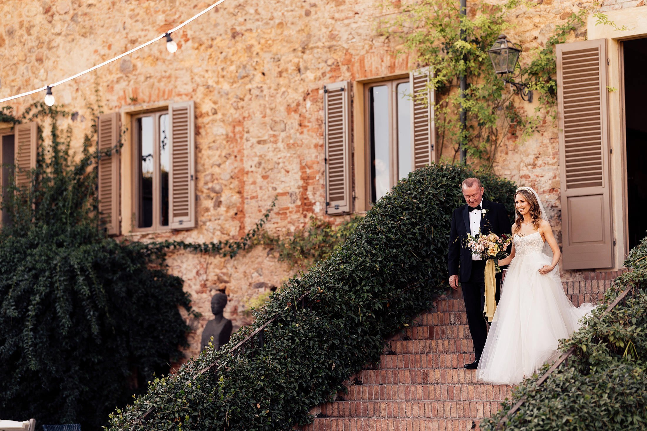 bride makes entrance to outdoor ceremony at la Pescaia resort