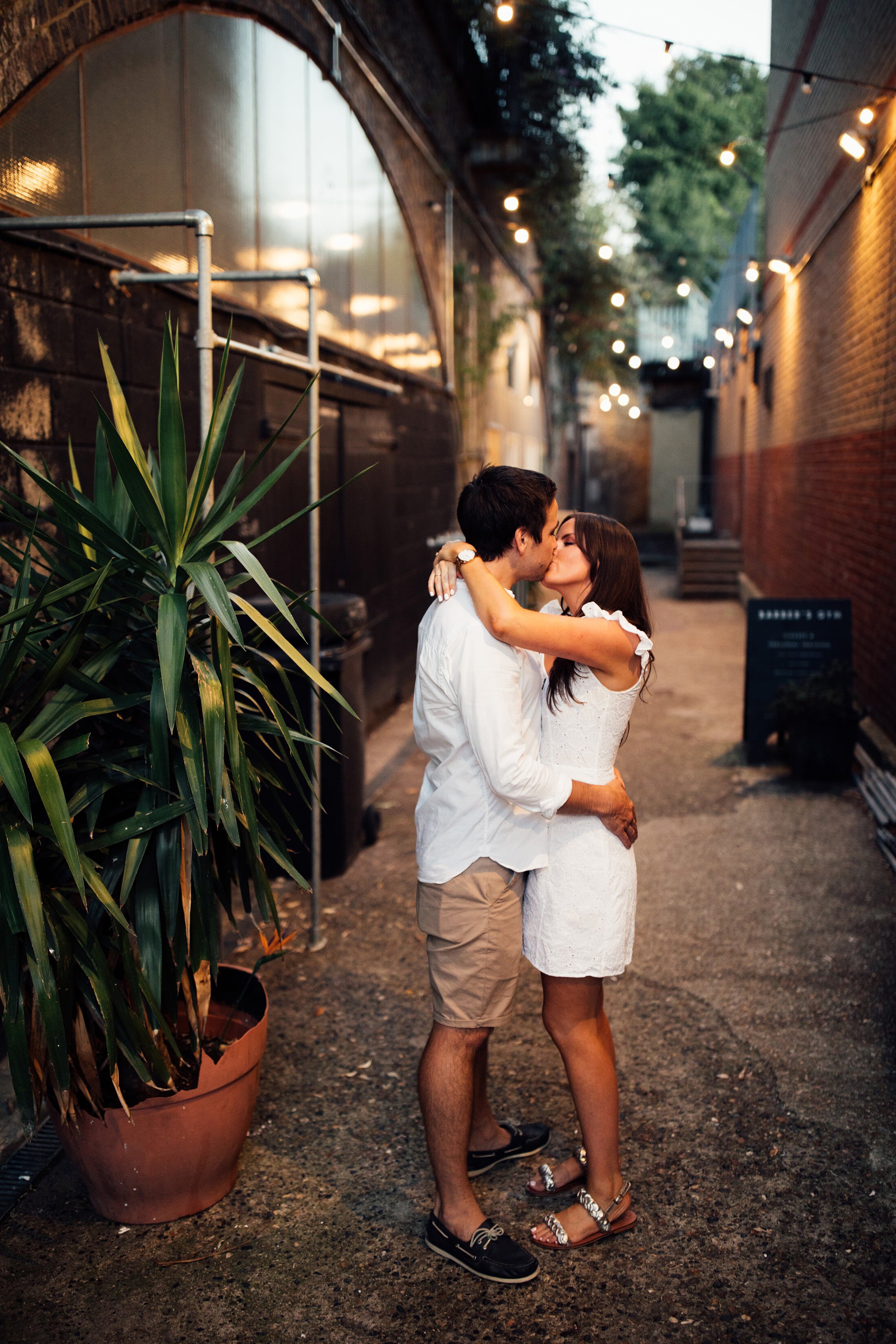 couple kiss in Hackney engagement shoot